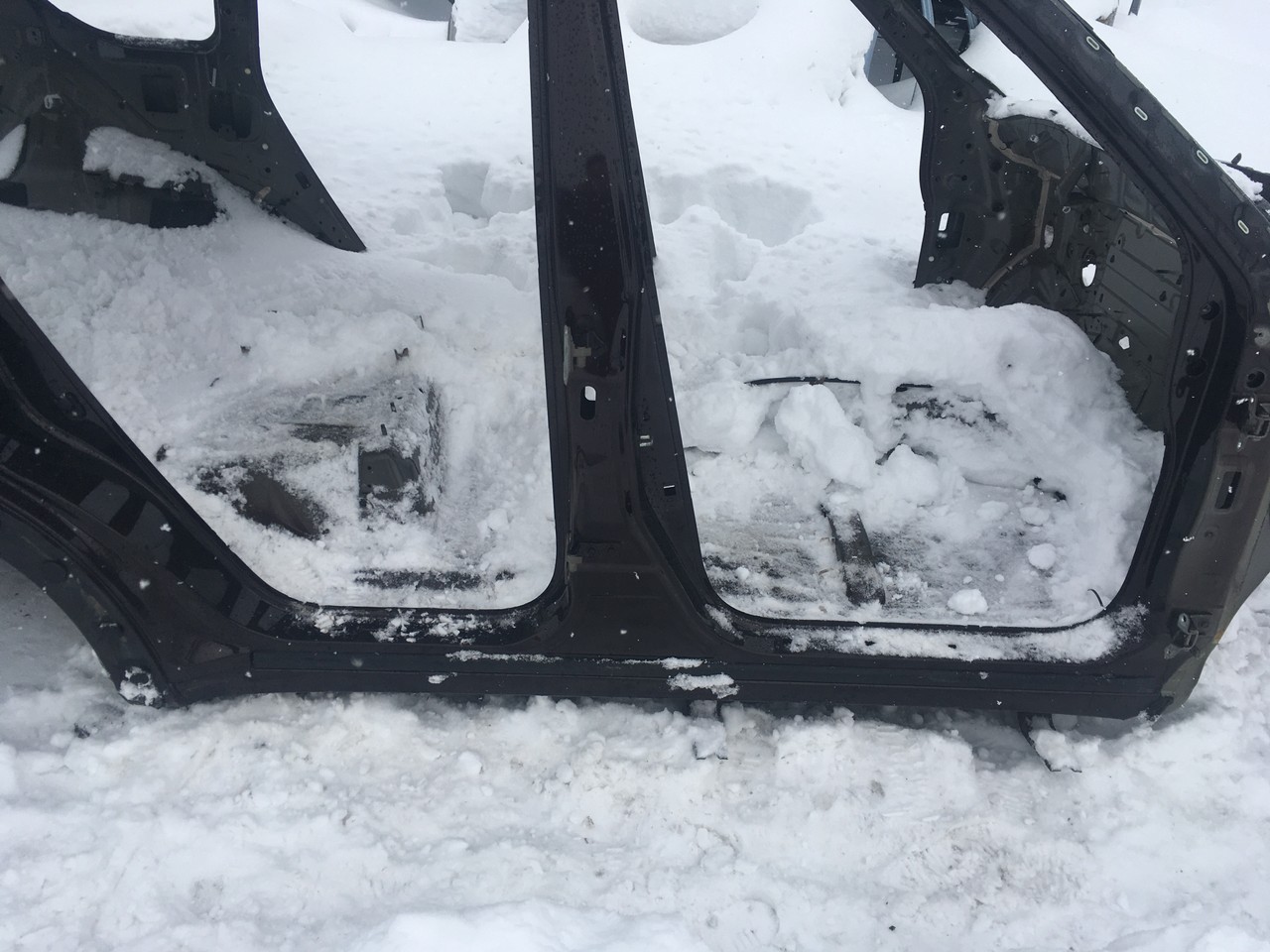 Порог со стойкой правый Infiniti QX56 II