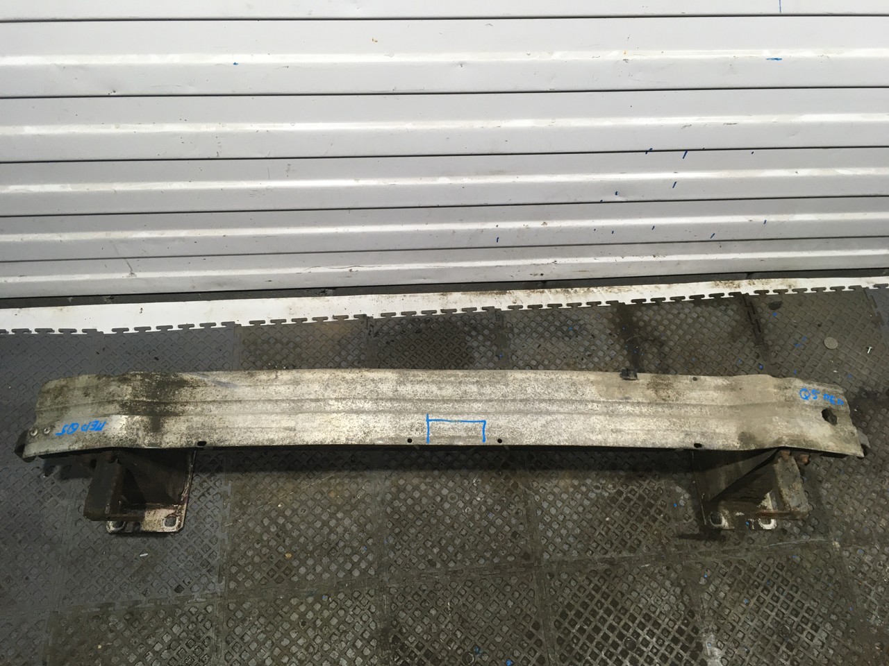 Усилитель переднего бампера Audi Q5 8R