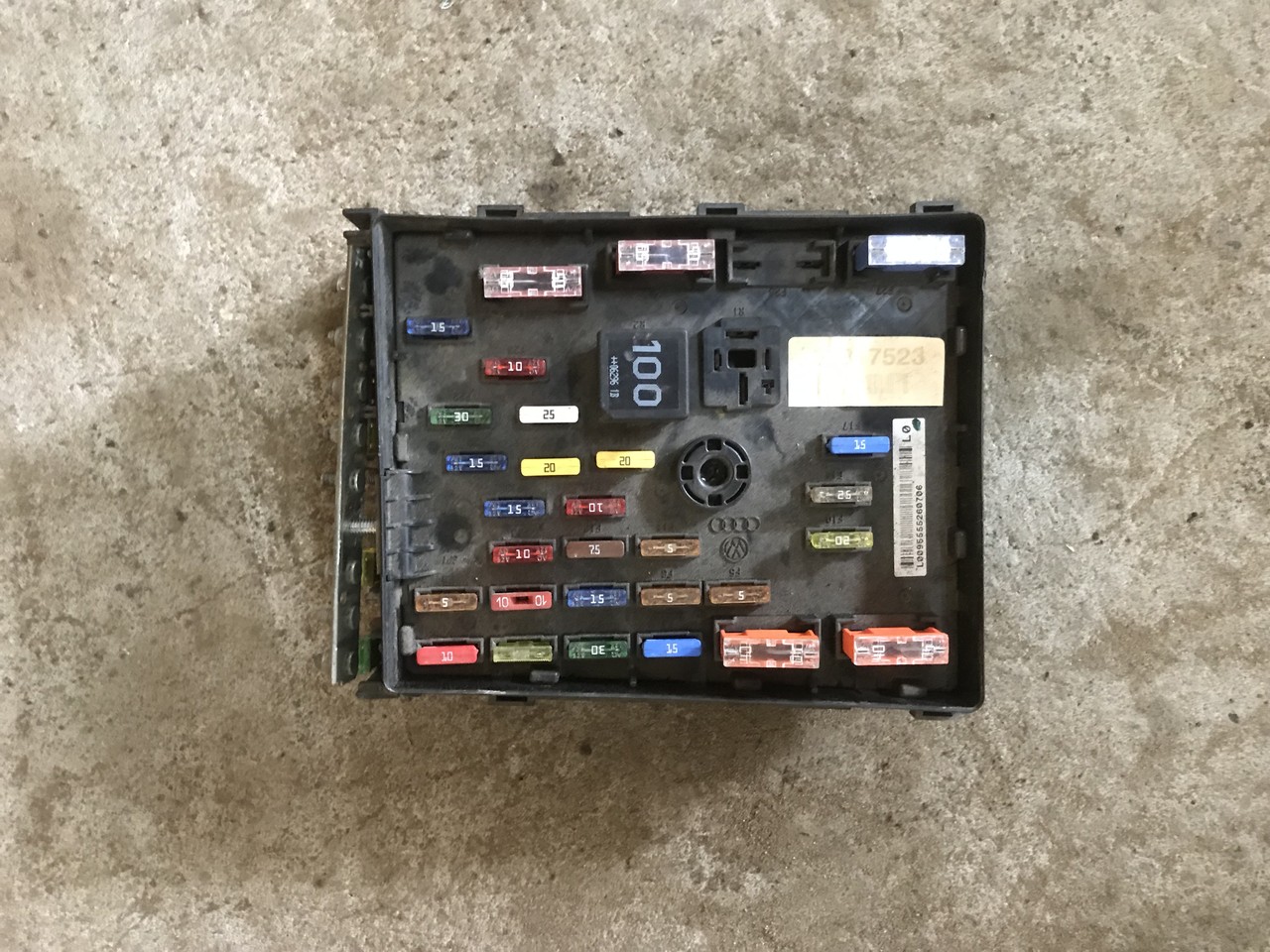 Блок предохранителей Volkswagen Passat CC