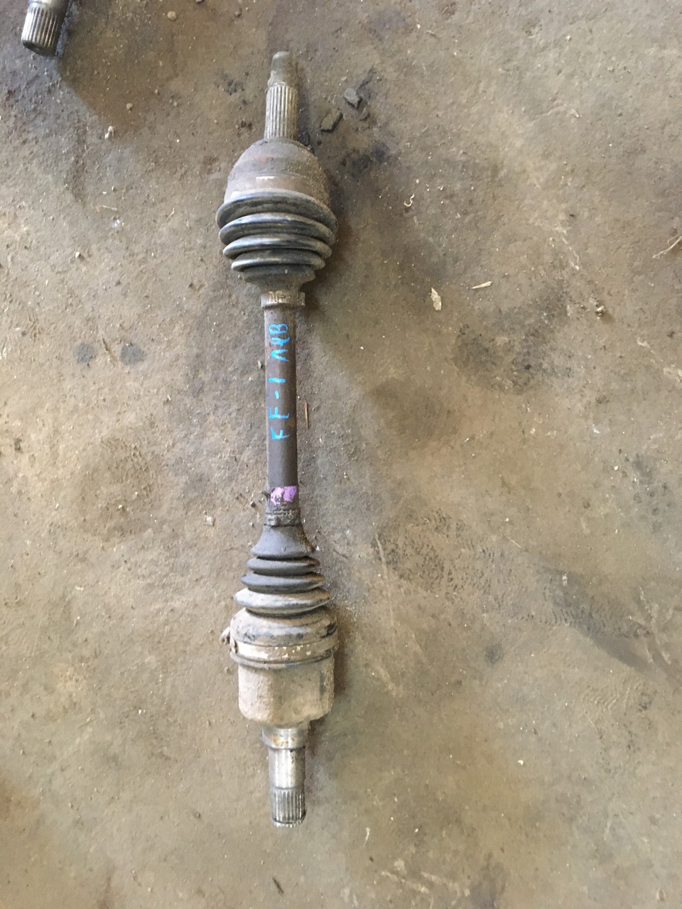 Полуось (привод) передний левый Ford Focus I