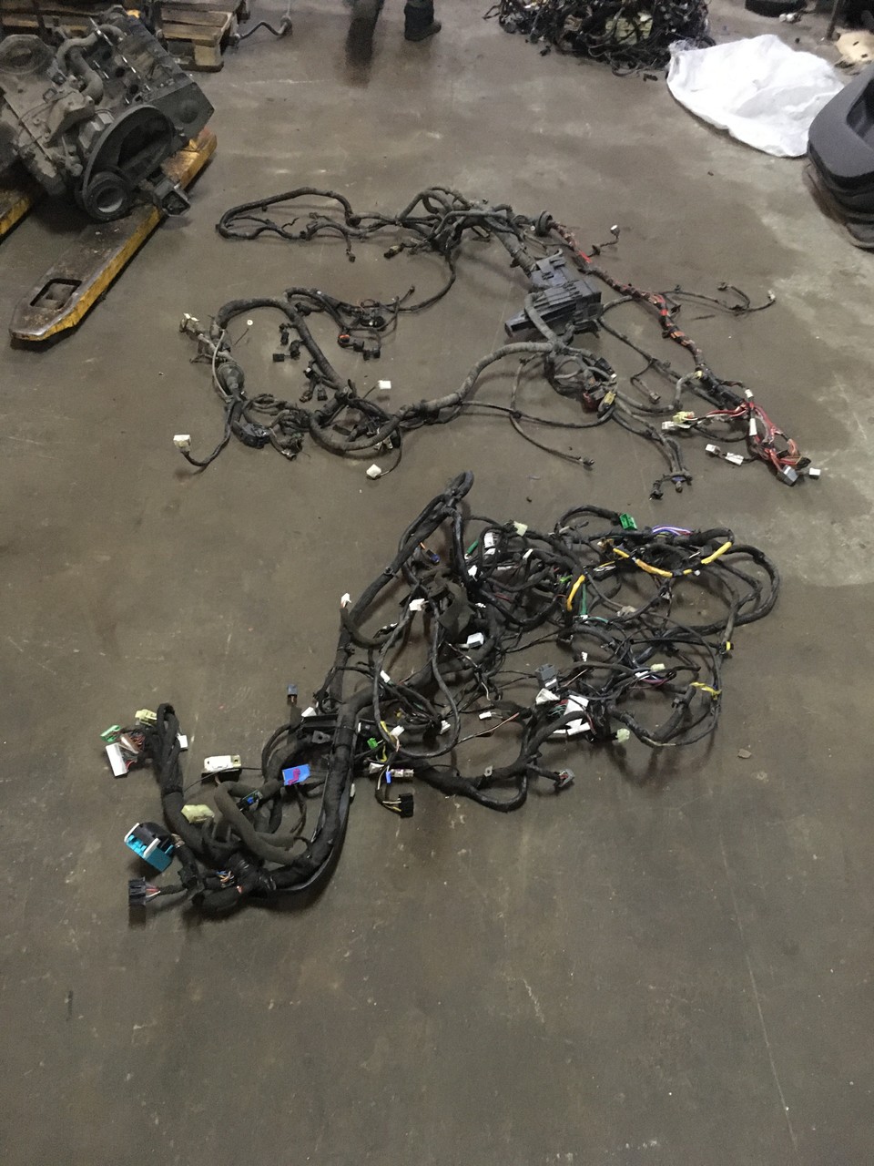 Электропроводка в сборе  + блок предохранителей Geely Emgrand EC7