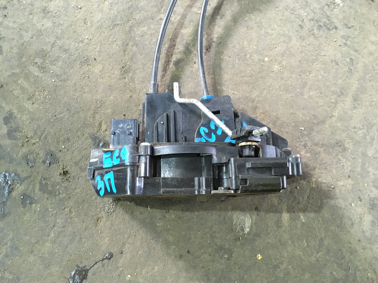 Замок двери задний правый Geely Emgrand EC7