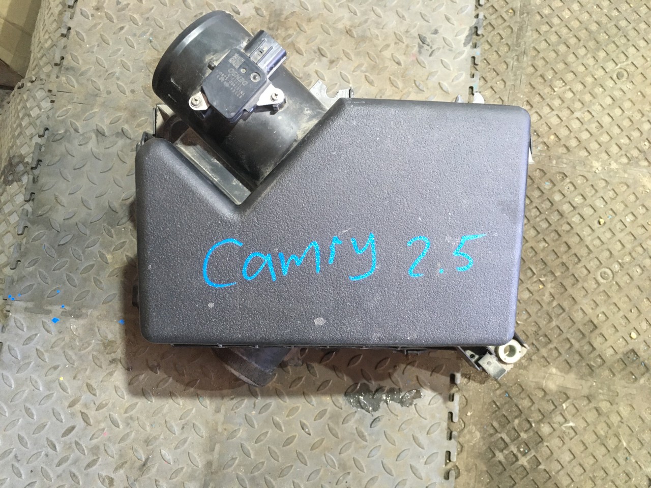 Воздушный фильтр / Корпус Toyota Camry XV50