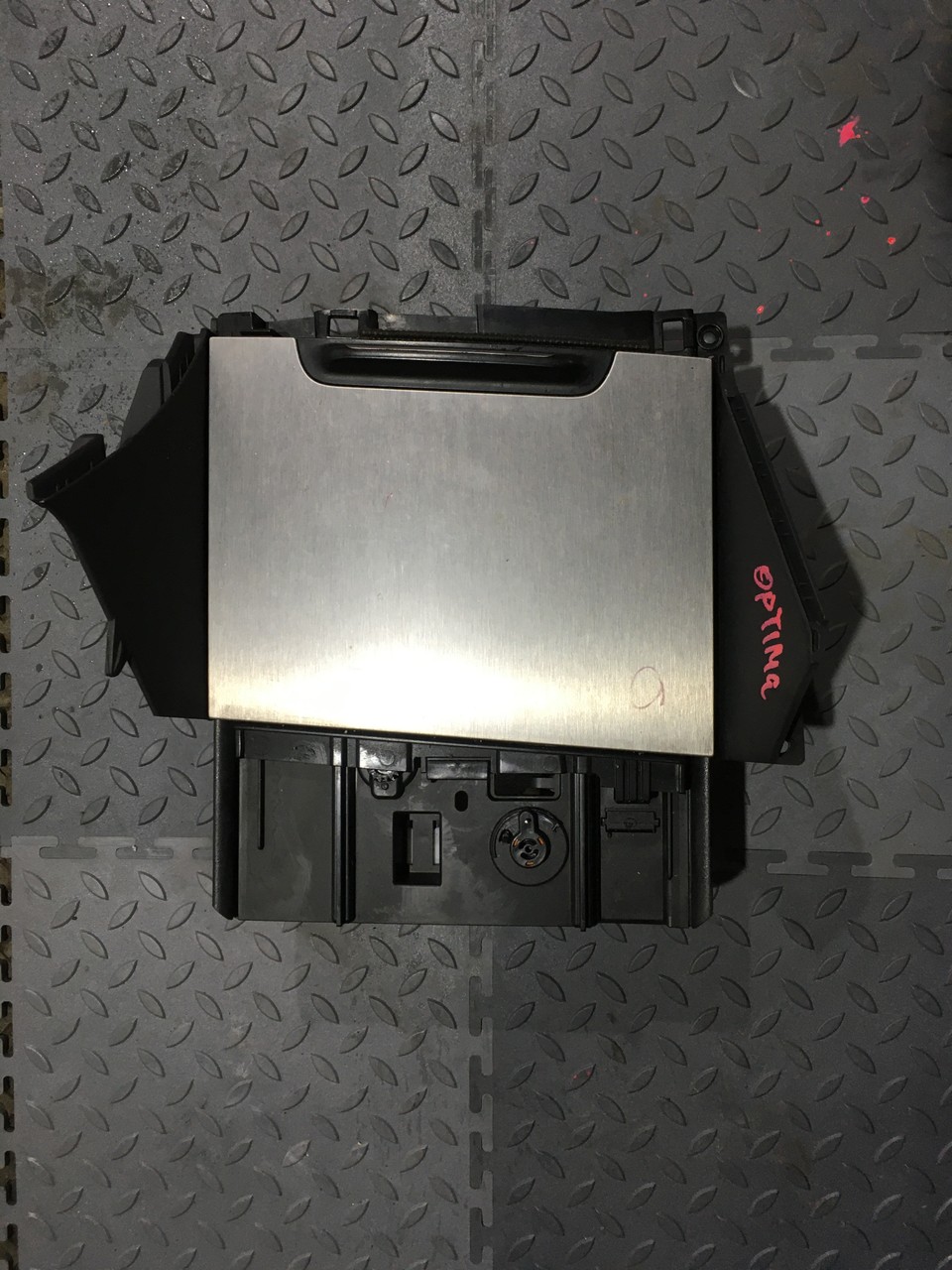 Бардачок + Док-станция для беспроводной зарядки Kia Optima IV