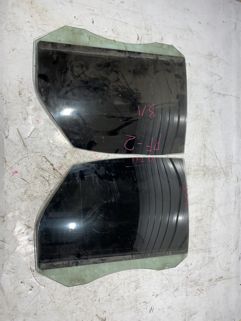 Стекло двери Ford Focus II