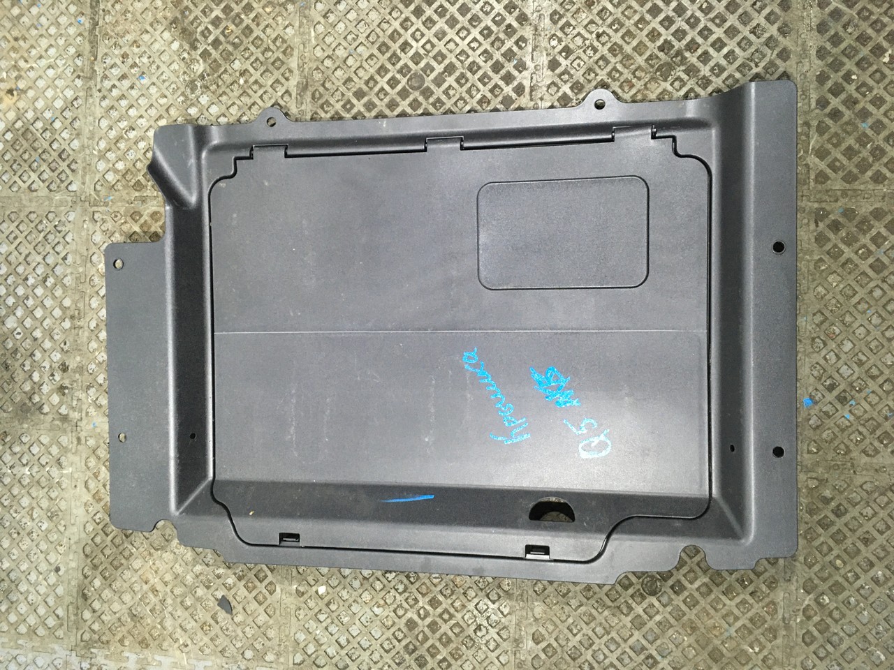 Крышка аккумулятора Audi Q5 8R