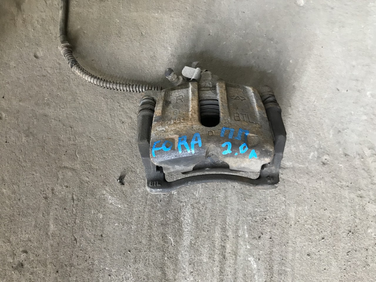 Суппорт передний правый Chery Fora / A5