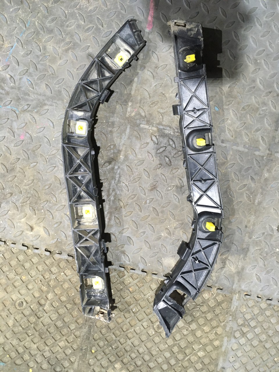 Кронштейн заднего бампера правый / левый Hyundai Santa Fe IV