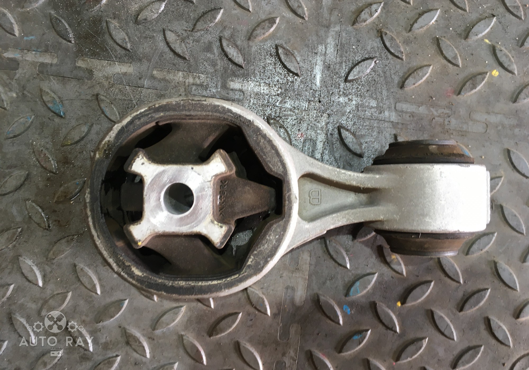 113504BA0A Опора двигателя правая для Nissan Qashqai