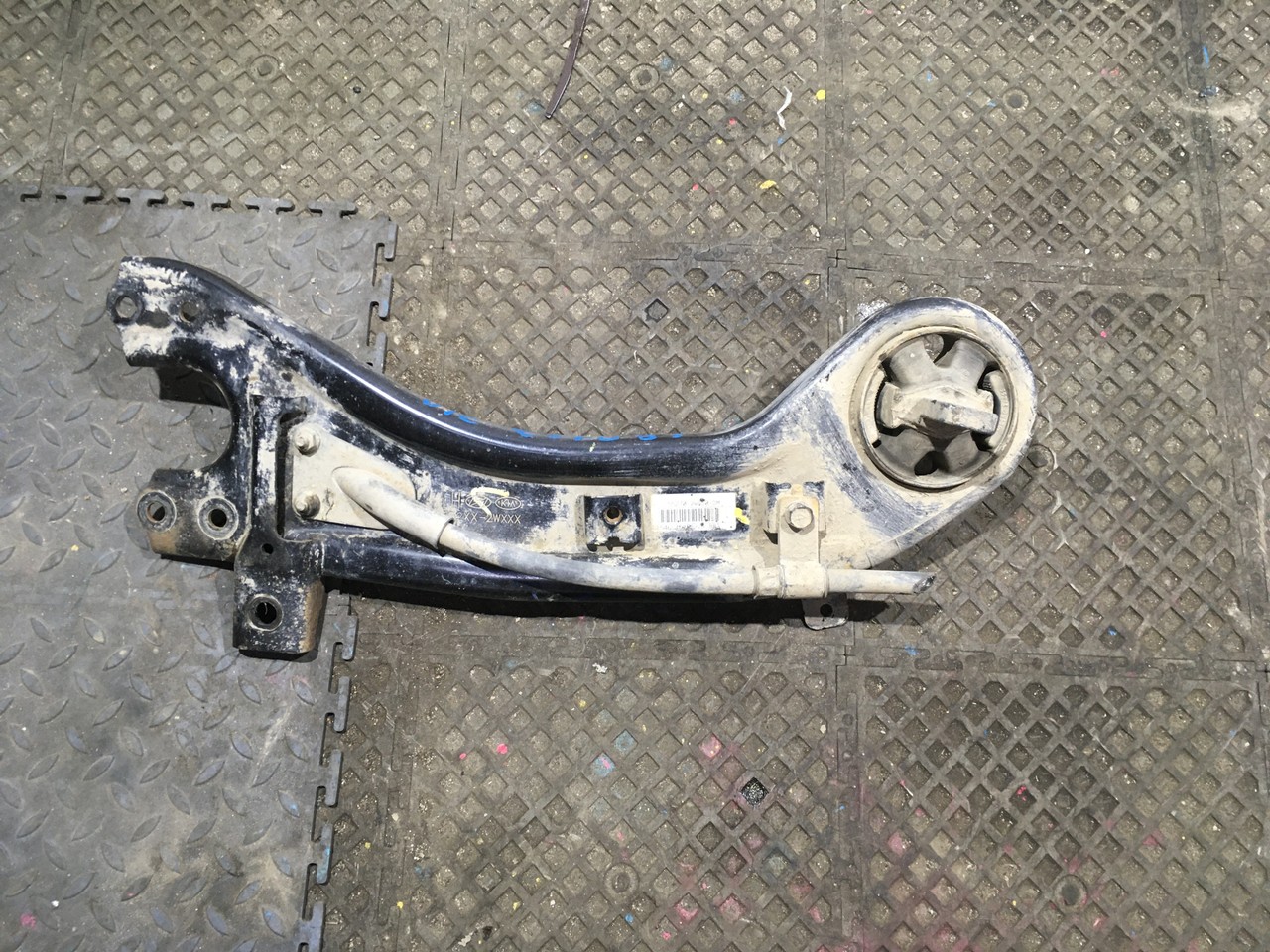 Рычаг задний продольный левый Hyundai Santa Fe III