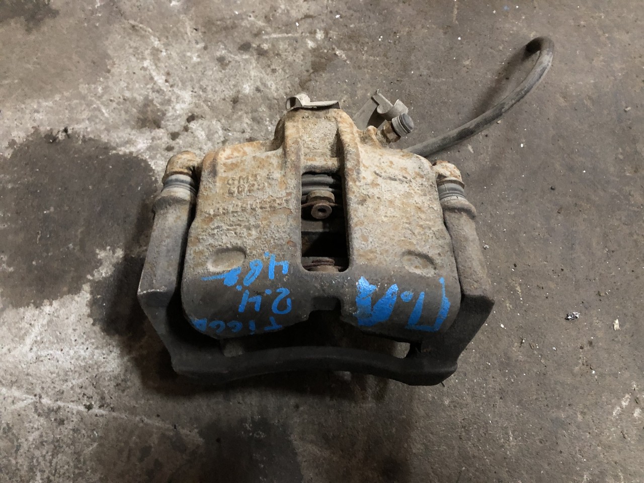 Суппорт передний левый Chery Tiggo T11