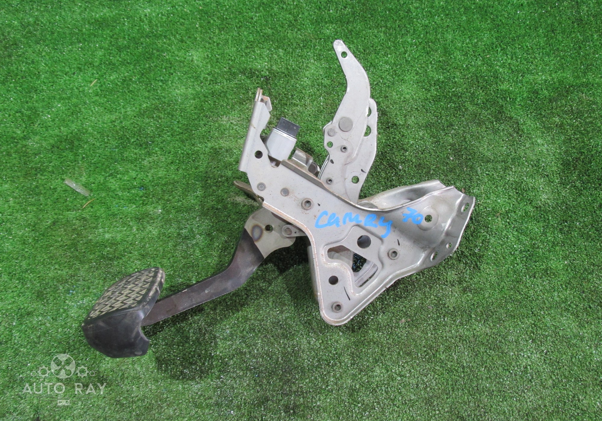 8951047030 Педаль тормоза для Toyota Camry XV70 (с 2017)