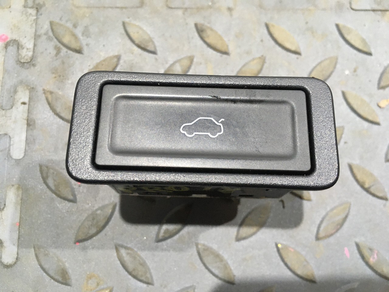 Кнопка открывания багажника Chery Tiggo 7 Pro Max