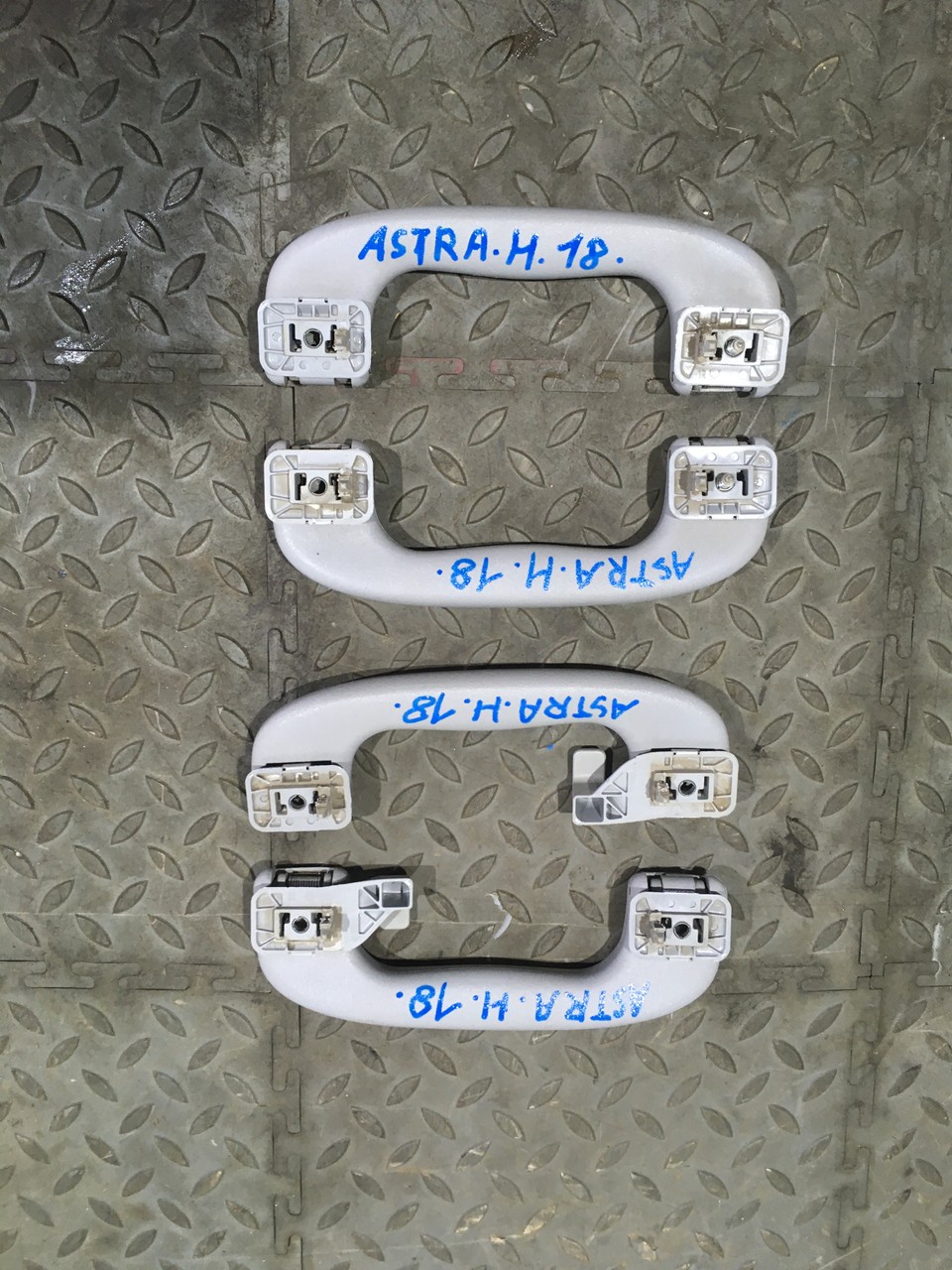 Ручка внутренняя потолочная Opel Astra H