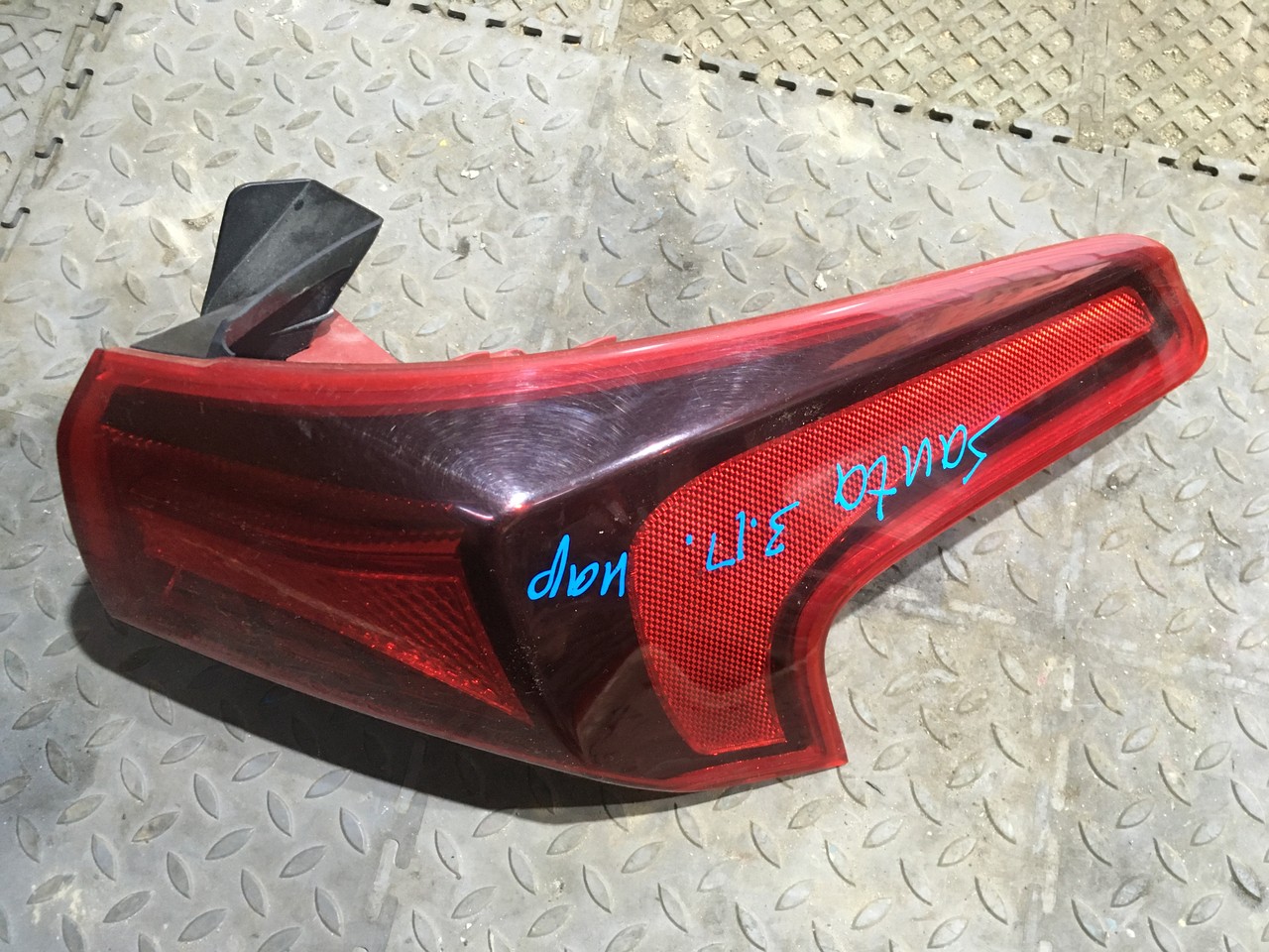 Фонарь задний правый наружный Hyundai Santa Fe IV