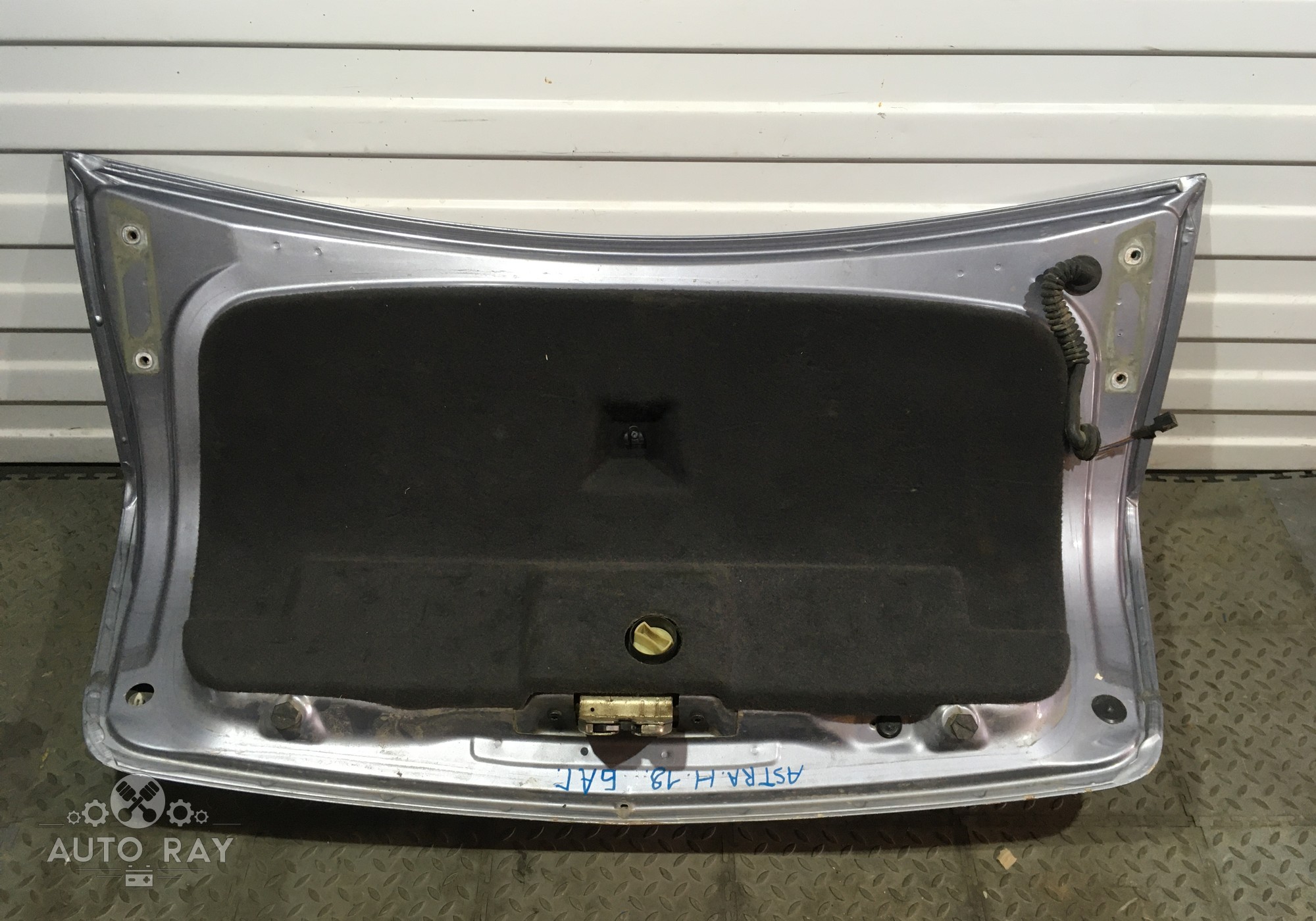 94700371 Обшивка крышки багажника для Opel Astra H (с 2004 по 2014)