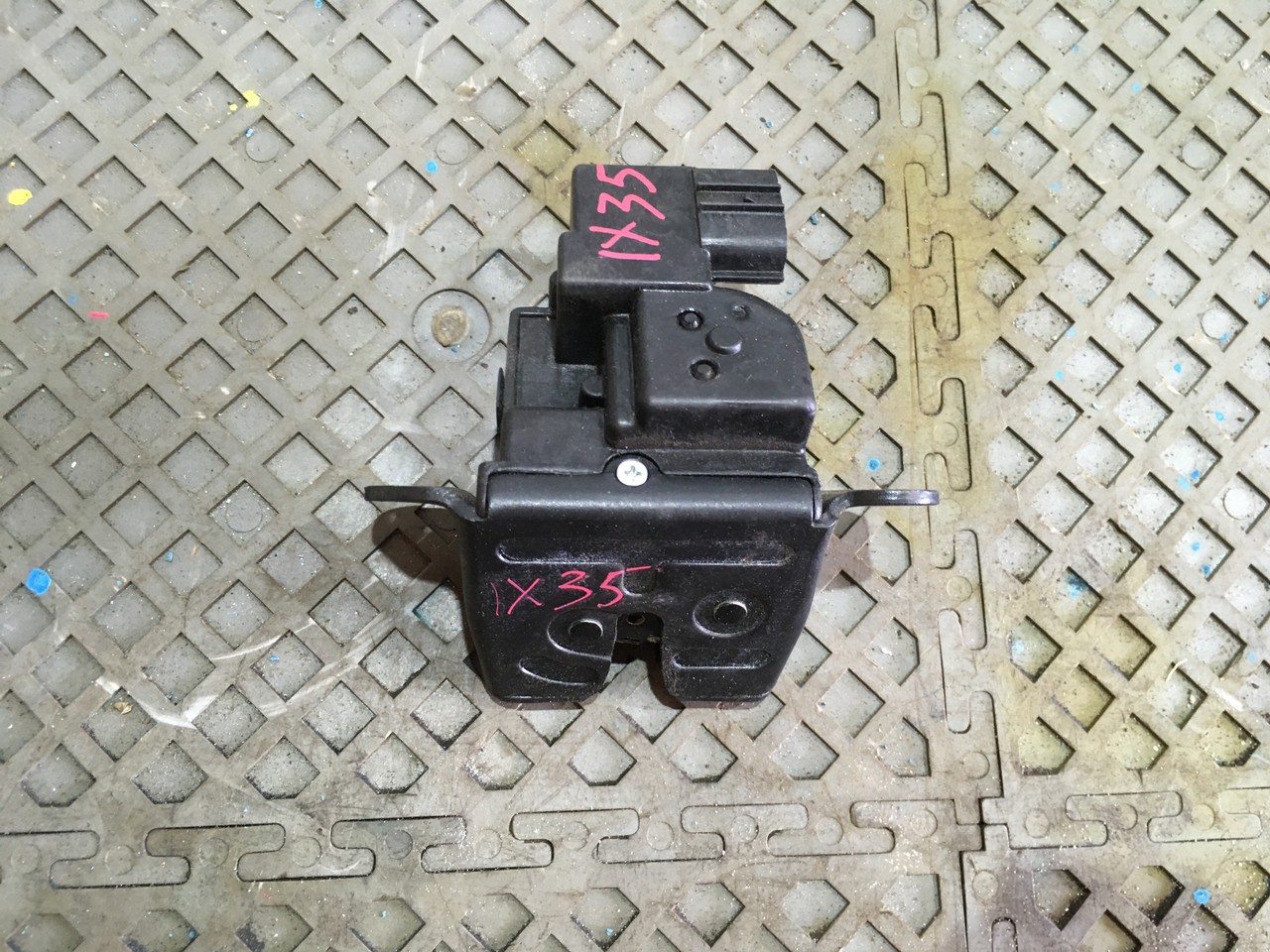 Замок двери  багажника Kia Ceed I