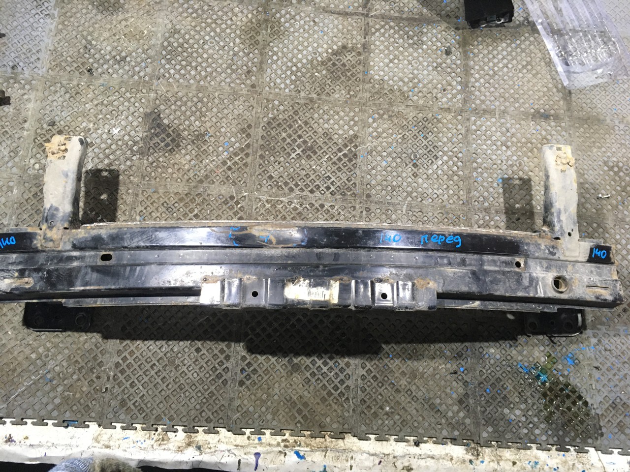 Усилитель переднего бампера Hyundai i40