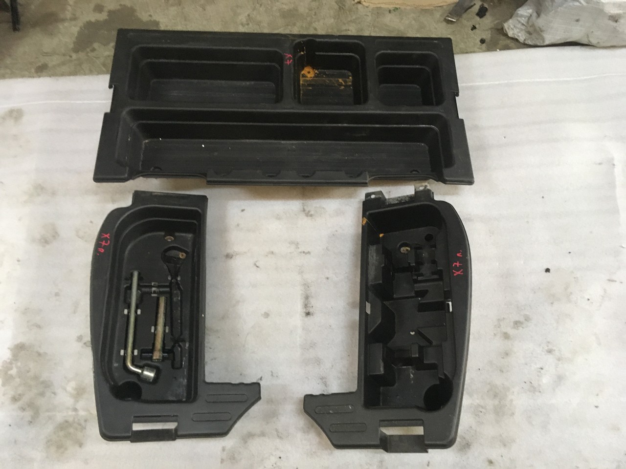 Ящик инструментальный в багажник Geely Emgrand X7