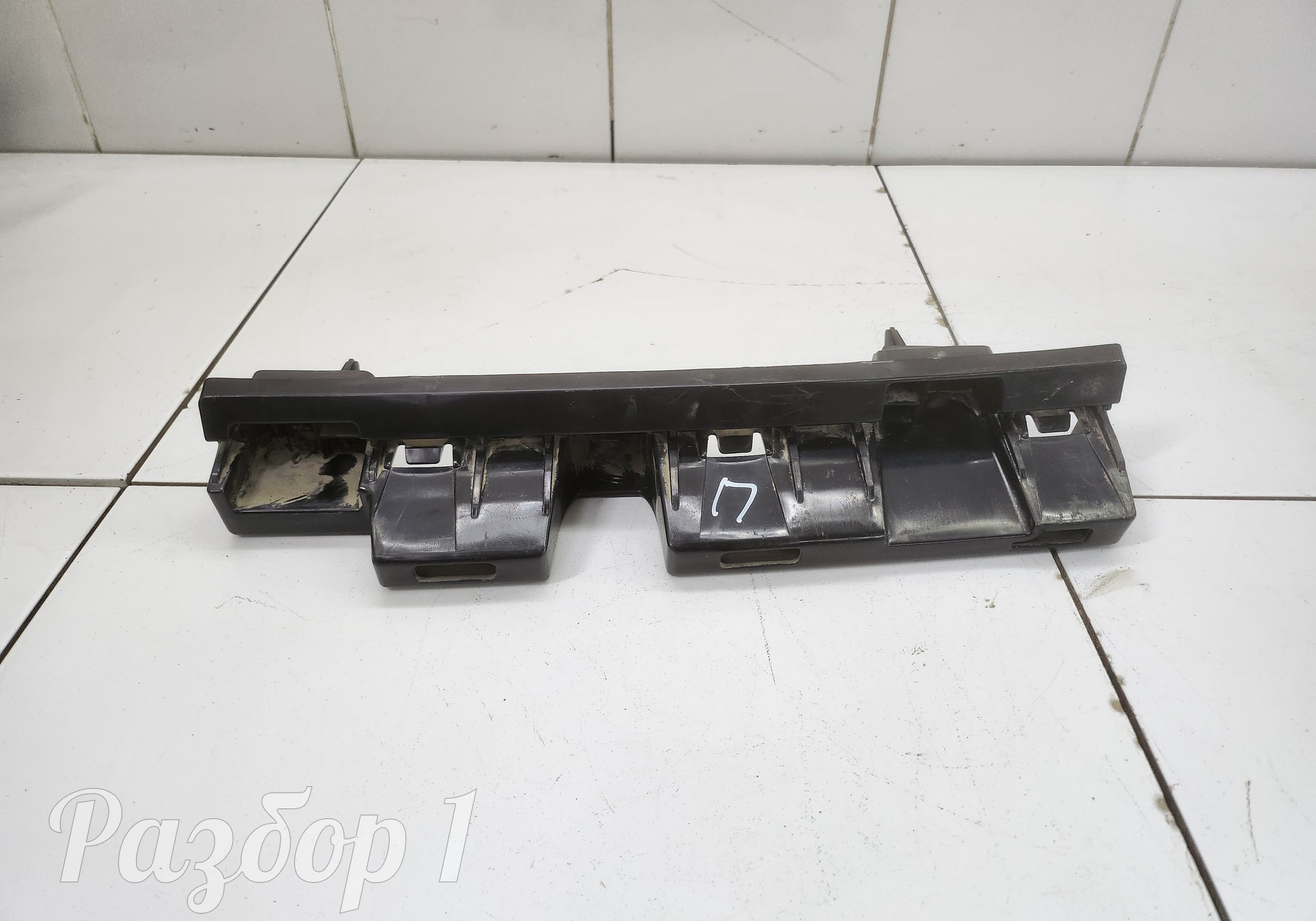 8894131682 Кронштейн заднего бампера правый для Geely Okavango (с 2020)