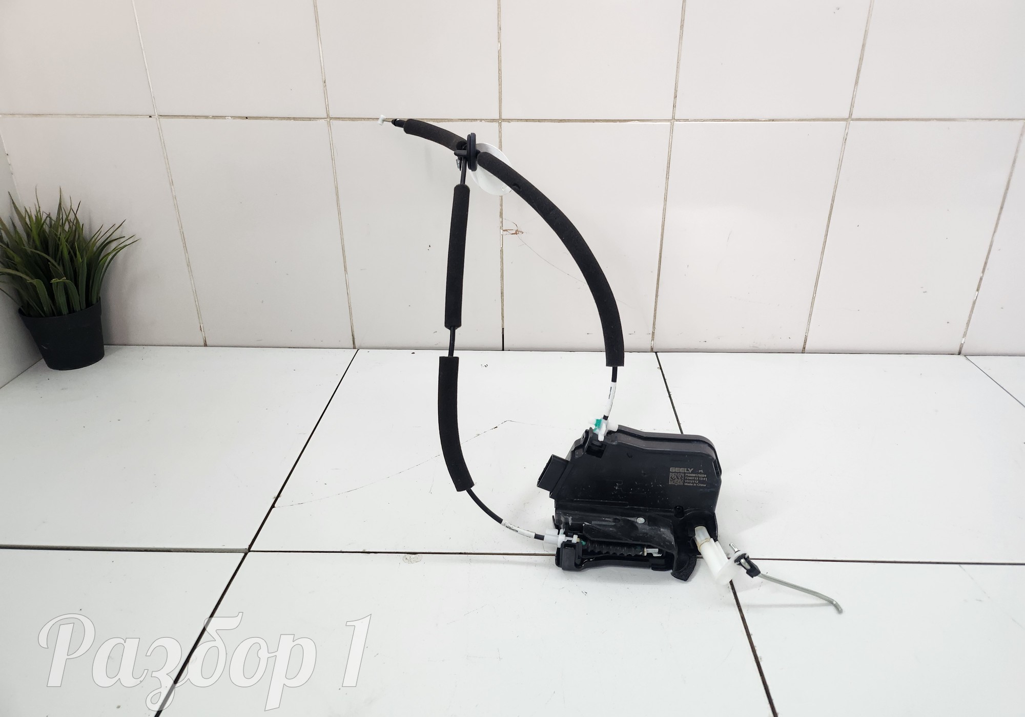 8889175324 Замок передней левой двери для Geely Monjaro (с 2021)