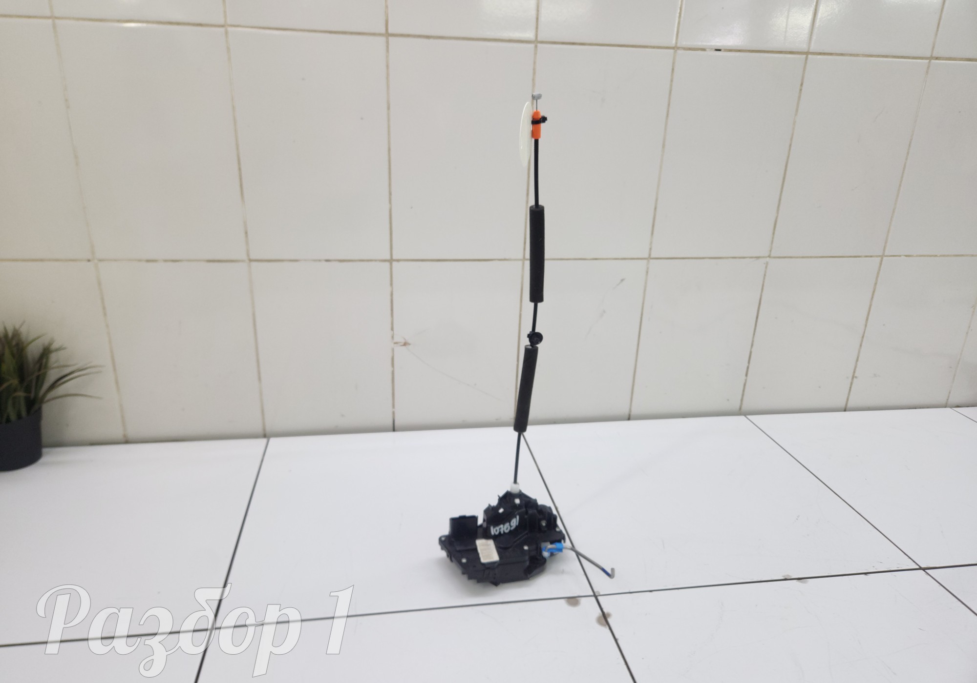 01858072 Замок задней правой двери для Geely Emgrand (SS11) (с 2021)