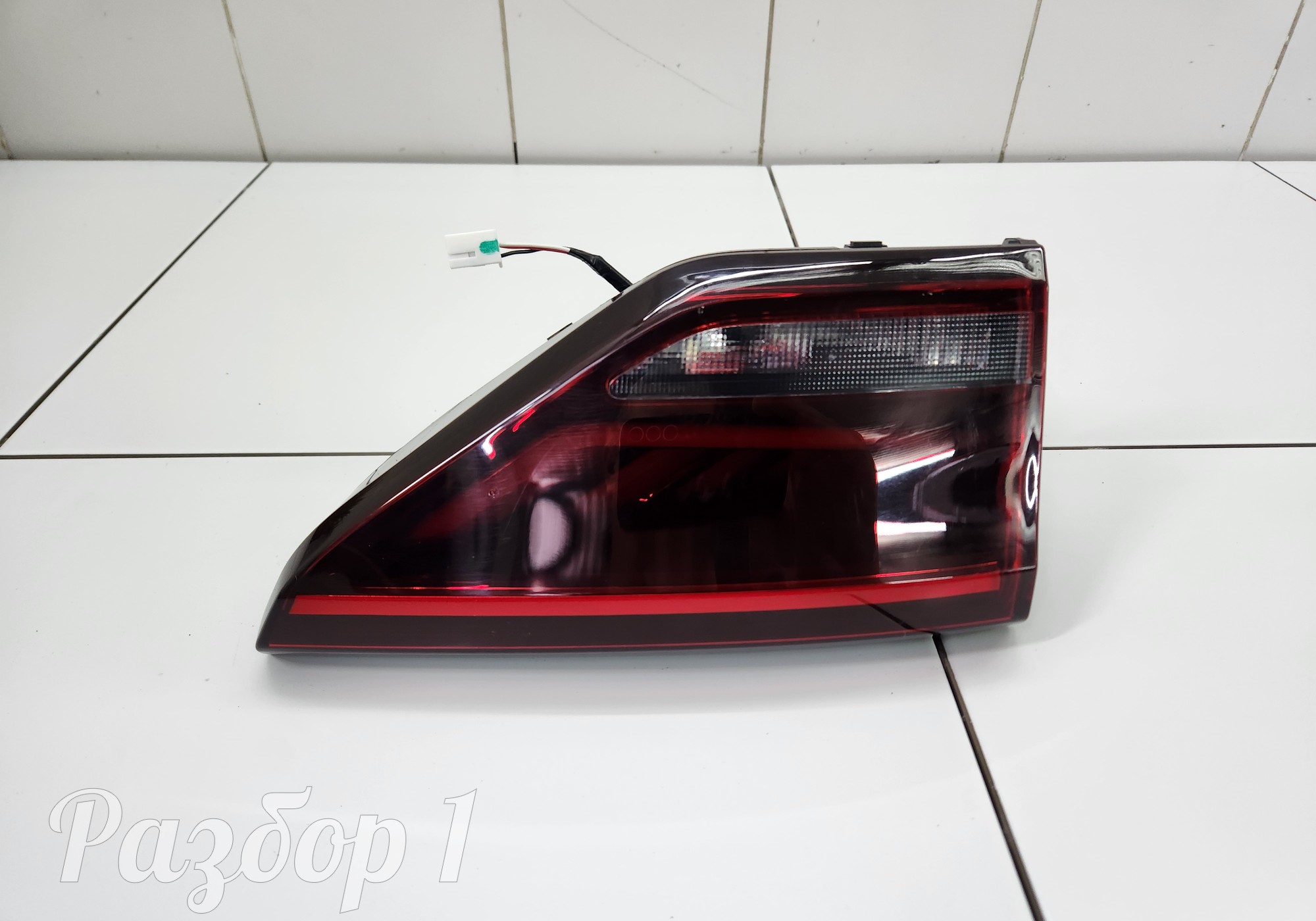 8890852388 Фонарь задний крышки багажника левый для Geely Emgrand (SS11) (с 2021)