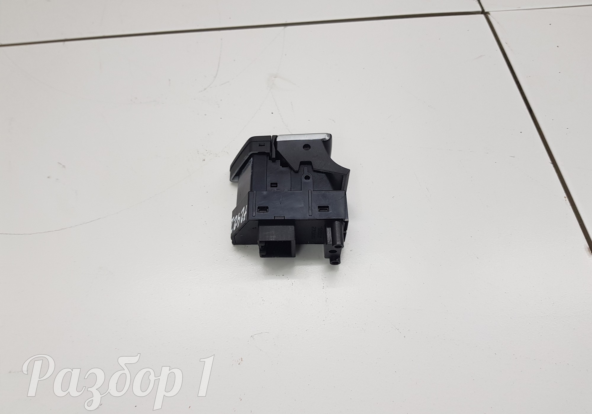 6600081026 Кнопка фиксатора стояночного тормоза для Geely Coolray (с 2020)