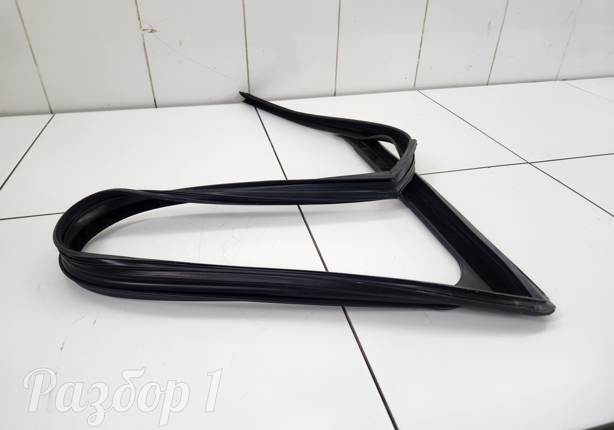 Уплотнитель стекла передней правой двери для Faw Bestune B70 (с 2020)