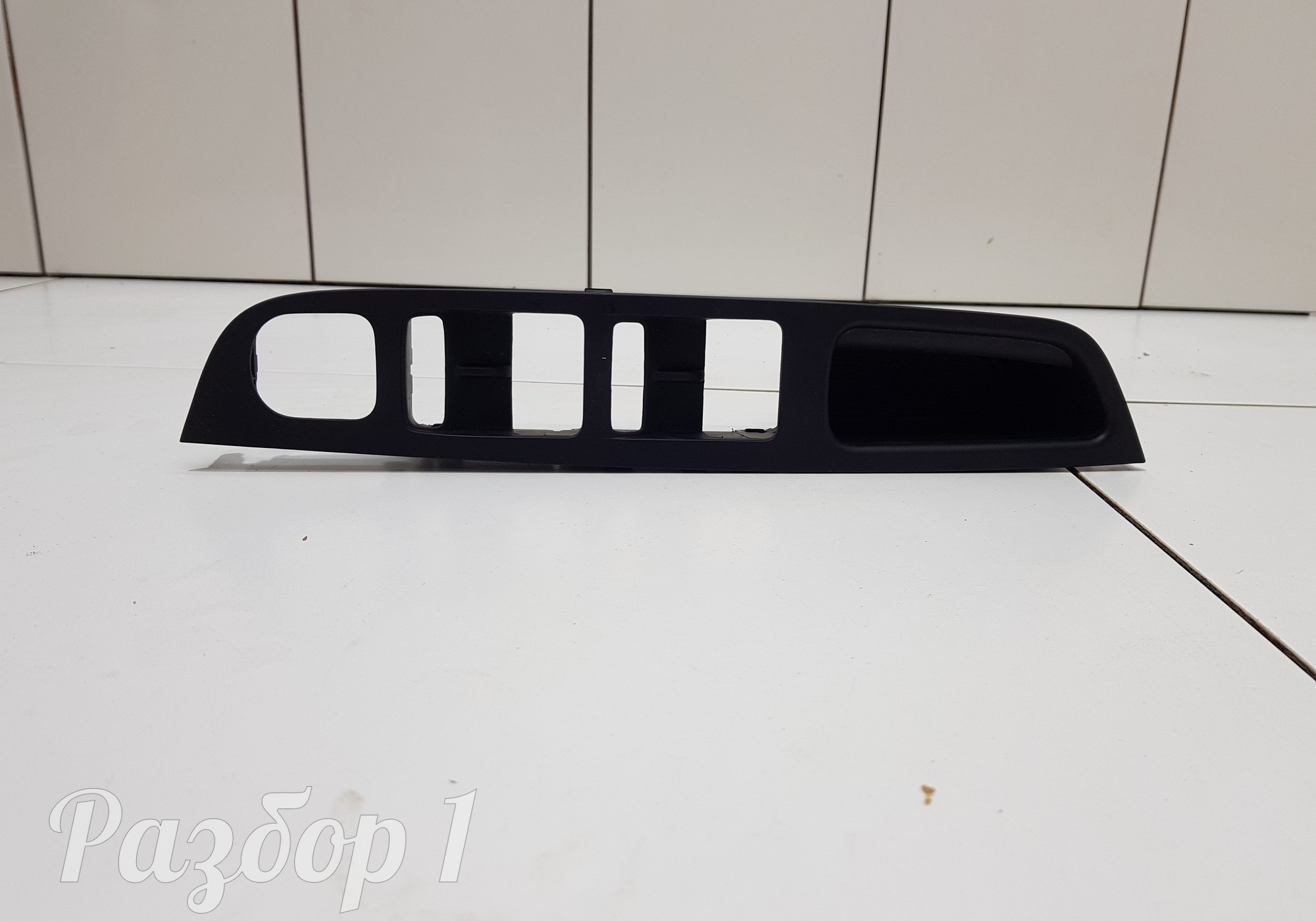 660005770 Накладка двери передней левой для Geely Coolray (с 2020)