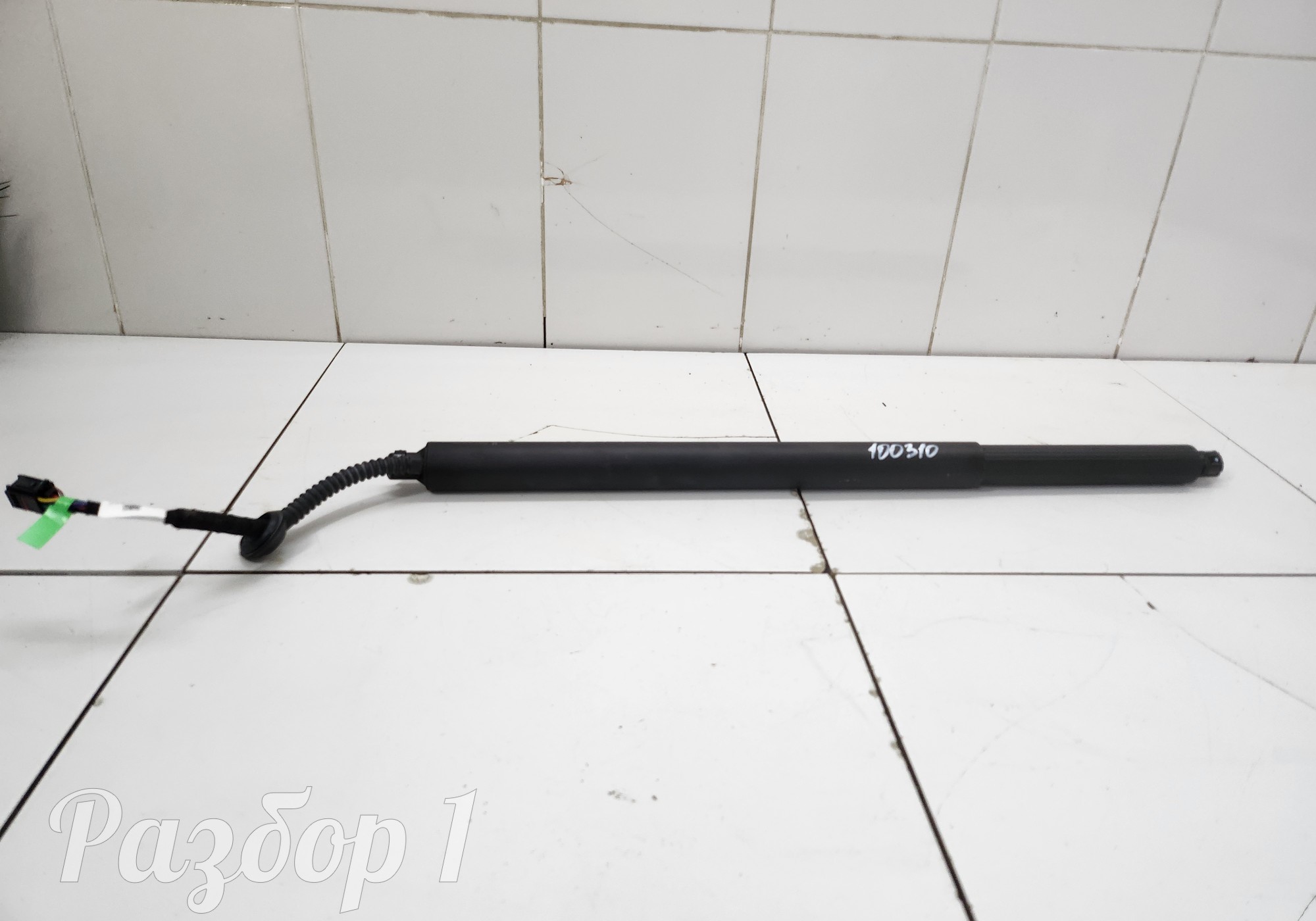 8891989380 Амортизатор багажника правый для Geely Atlas Pro (с 2021)