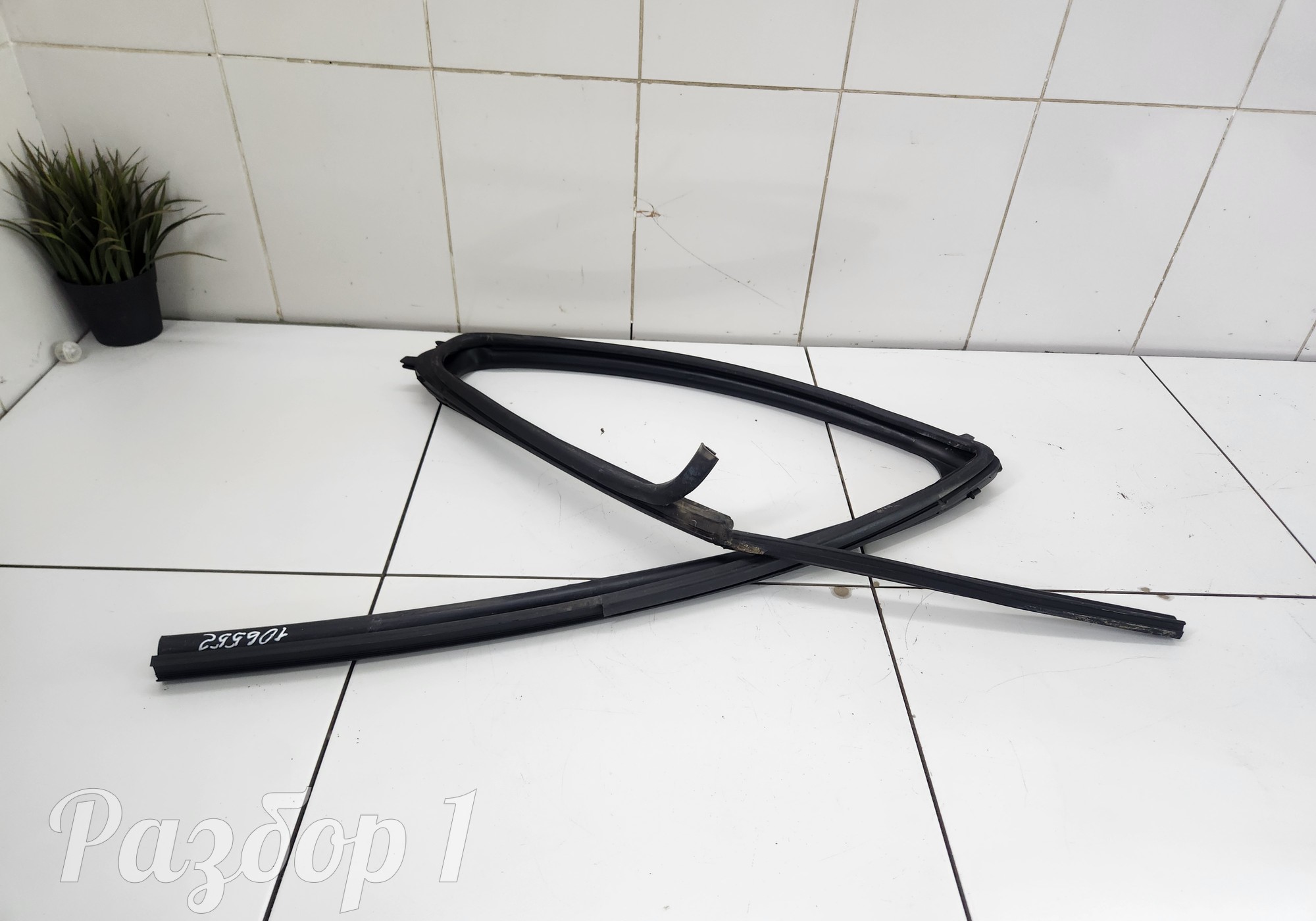 6207103XPW01A Уплотнитель стекла задней правой двери для Great Wall Poer (с 2019)