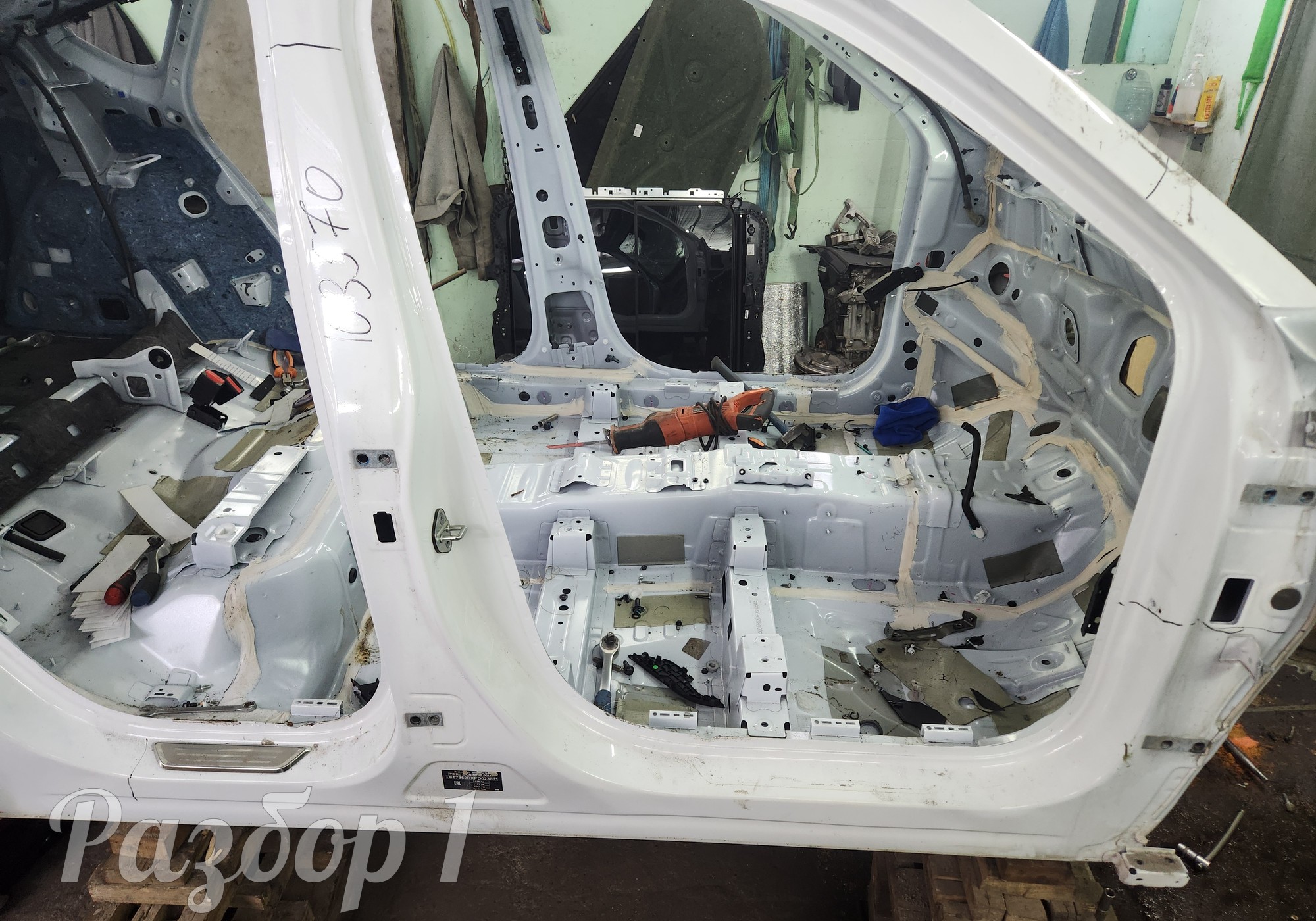 Порог с центральной стойкой правый для Geely Tugella (с 2019)