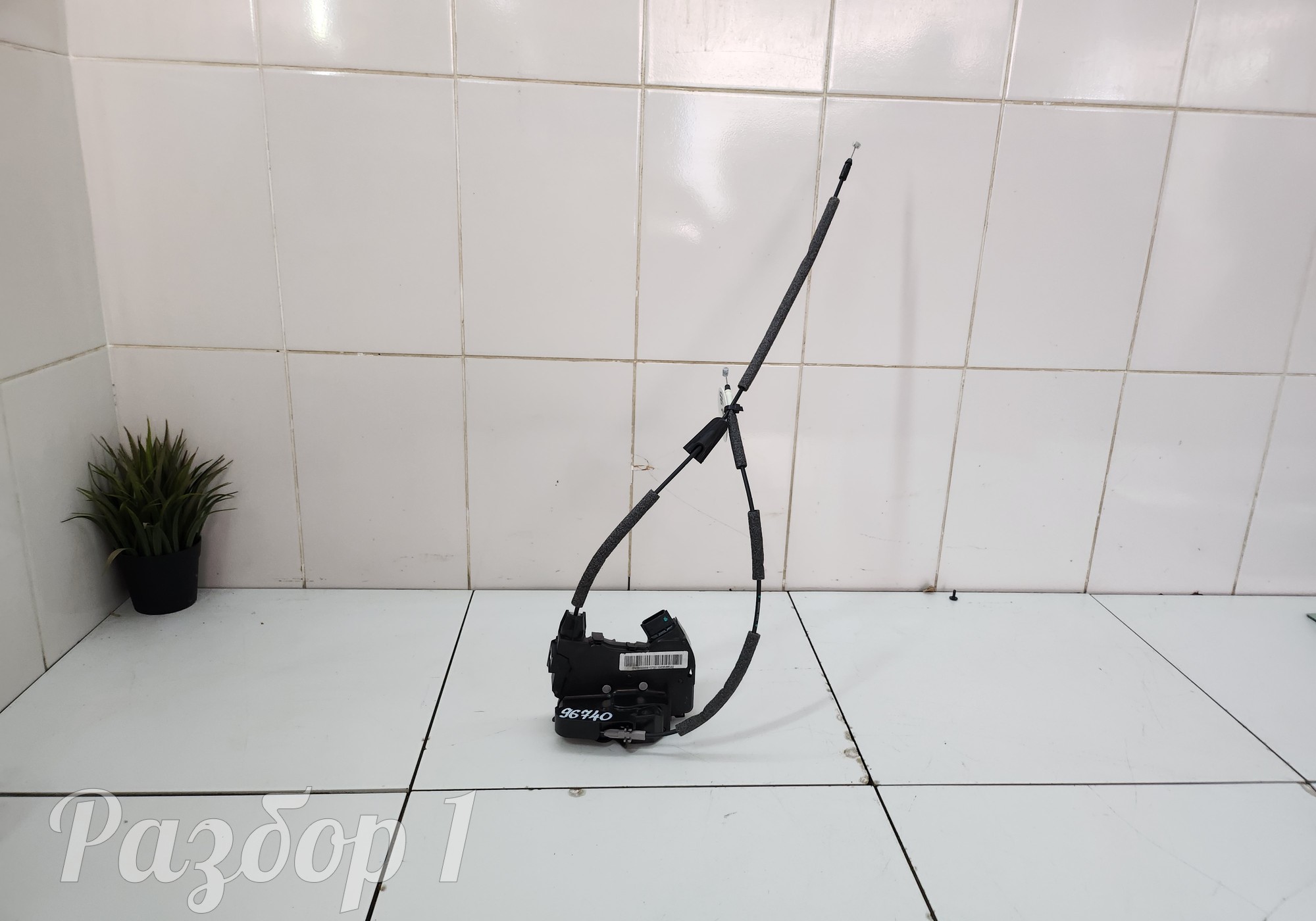 6600061375 Замок двери задний левый для Geely Atlas Pro (с 2021)