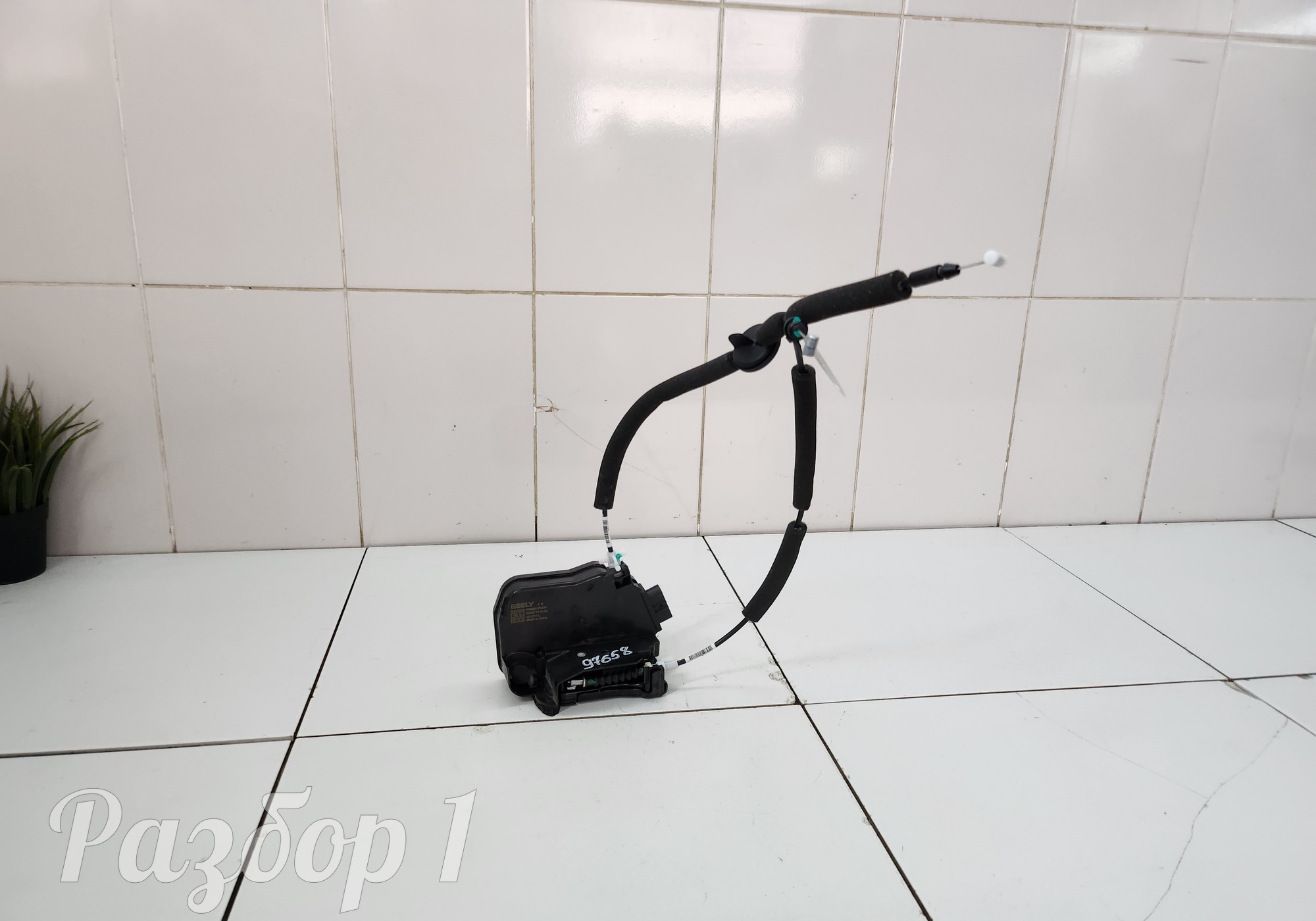 8889175331 Замок передней правой двери для Geely Monjaro (с 2021)