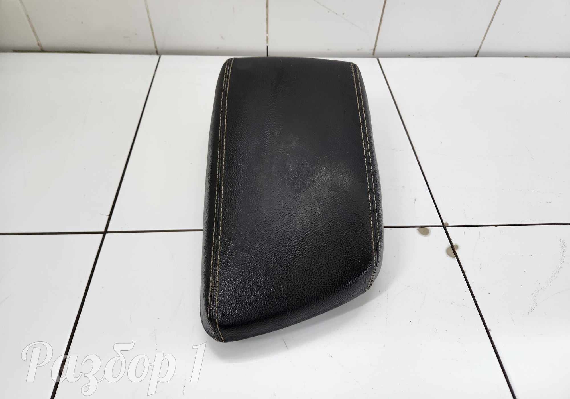 5305211001B11 Подлокотник для Zotye T600 (с 2013)