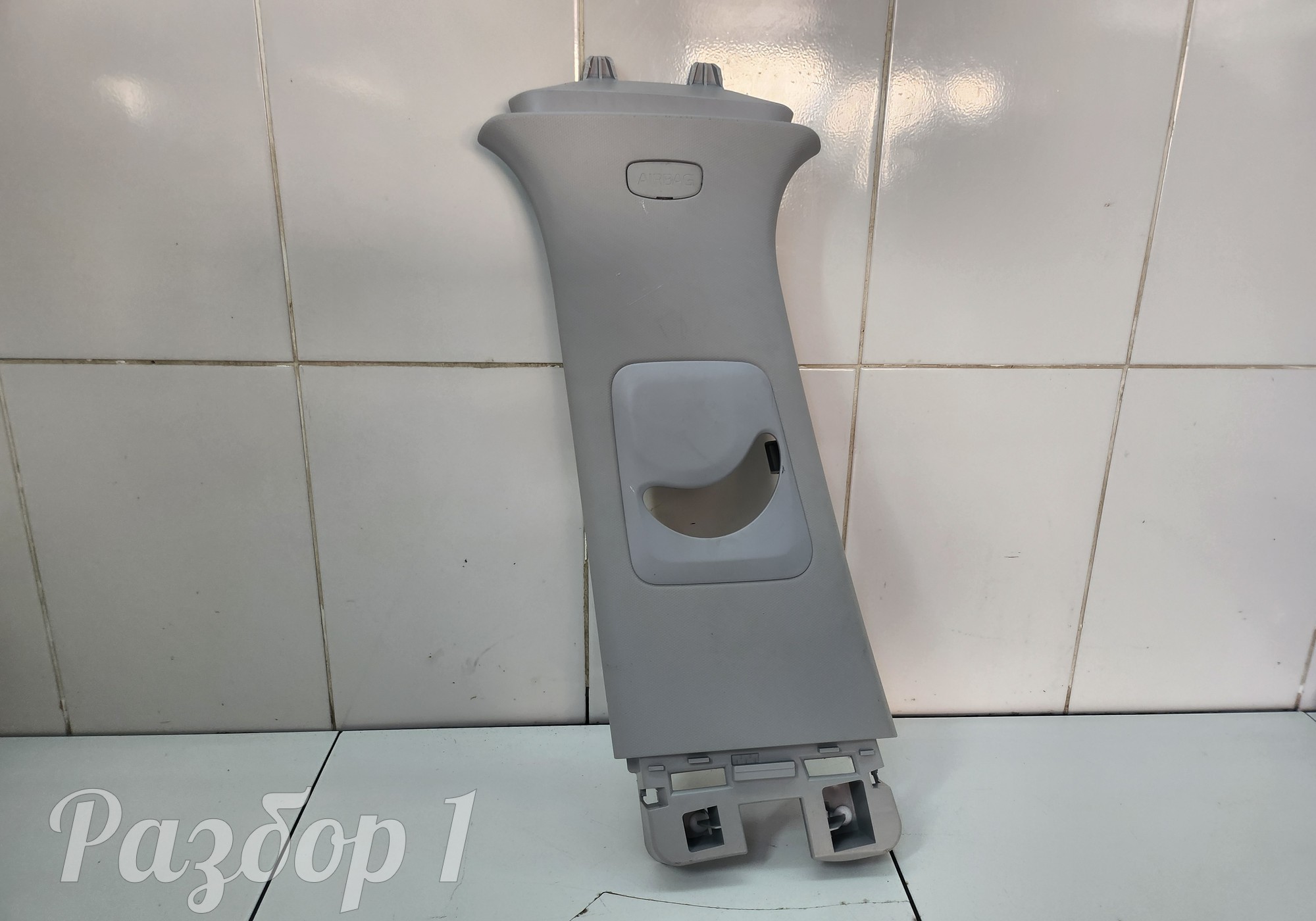 8892462810G05 Обшивка стойки центральная левая для Geely Atlas II (с 2023)