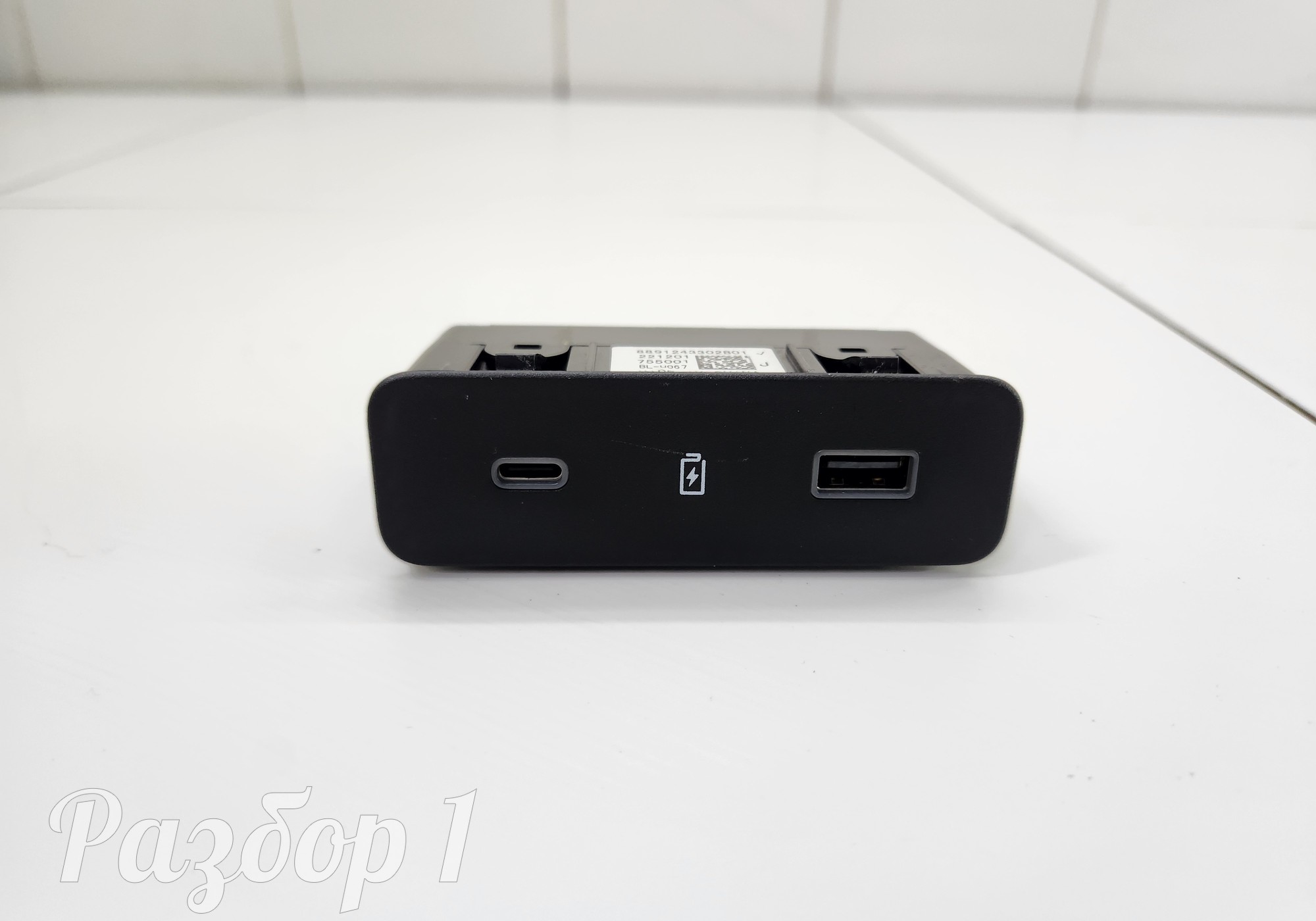 889124302B01 Разъем usb для Geely Tugella (с 2019)