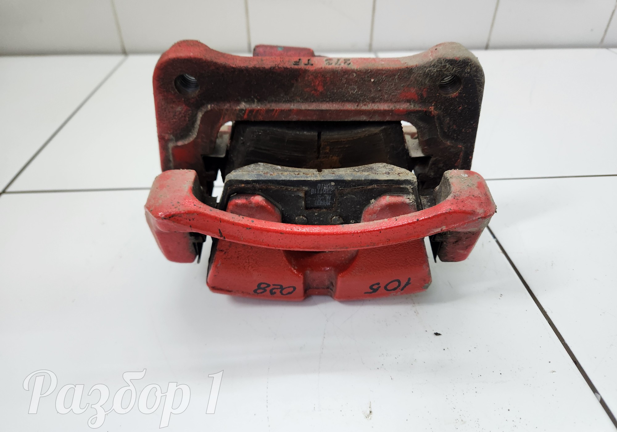 8891130935 Суппорт передний левый для Geely Tugella (с 2019)