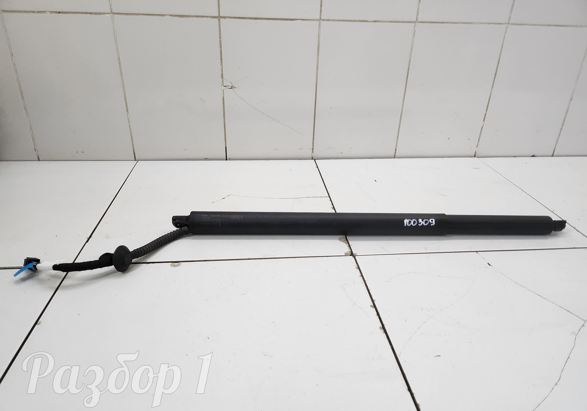 8891989358 Амортизатор багажника левый для Geely Atlas Pro (с 2021)