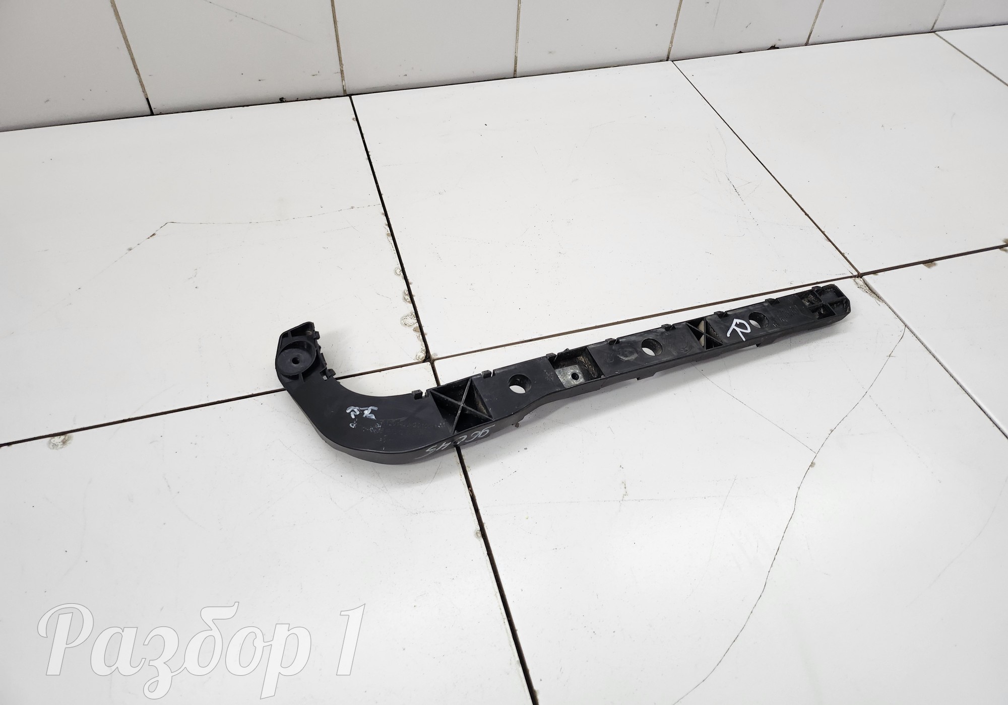 R120142JG01001 Кронштейн заднего бампера правый для Evolute i-PRO (с 2022)