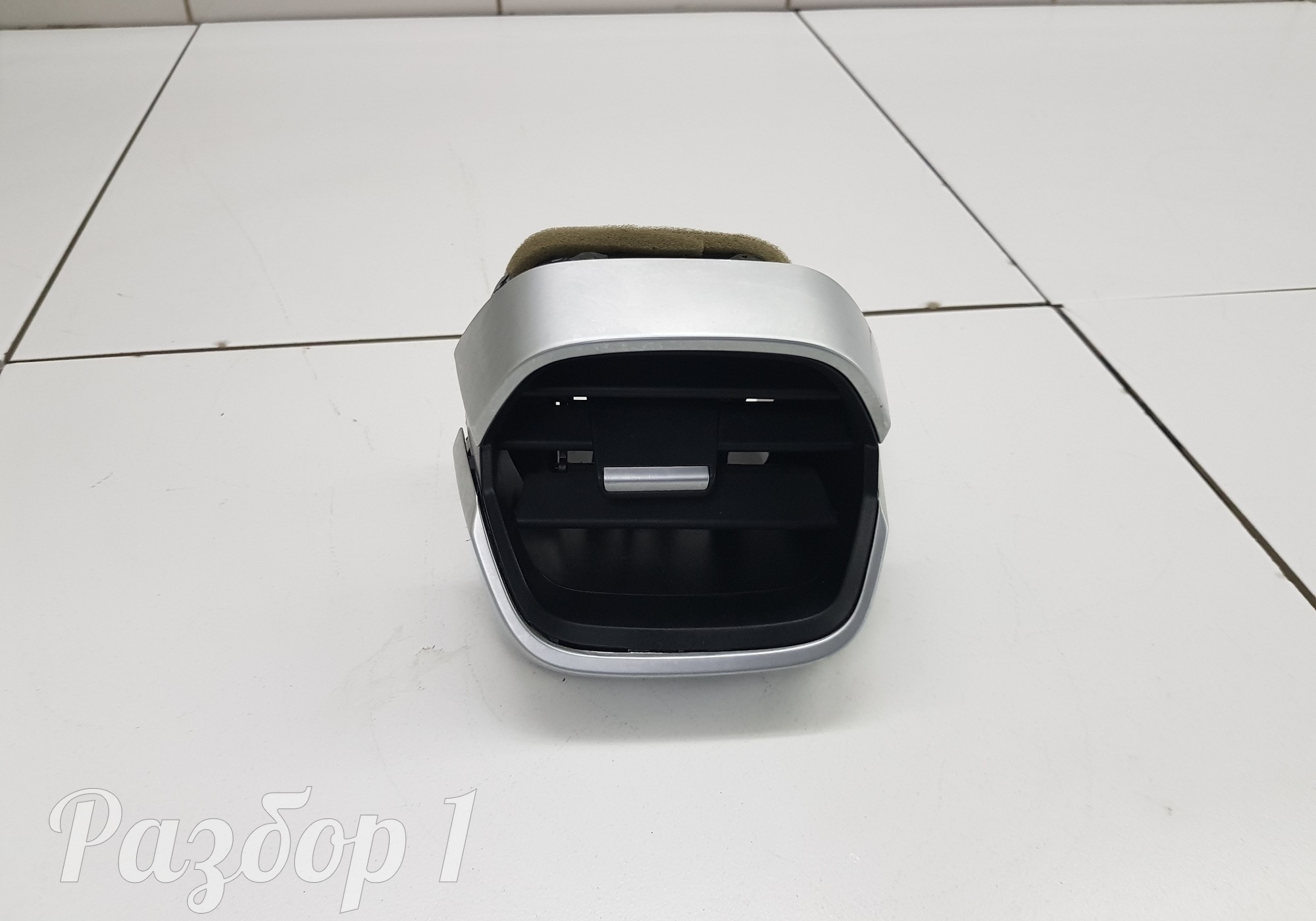 6035023900898 Дефлектор воздушный левый для Geely Coolray (с 2020)