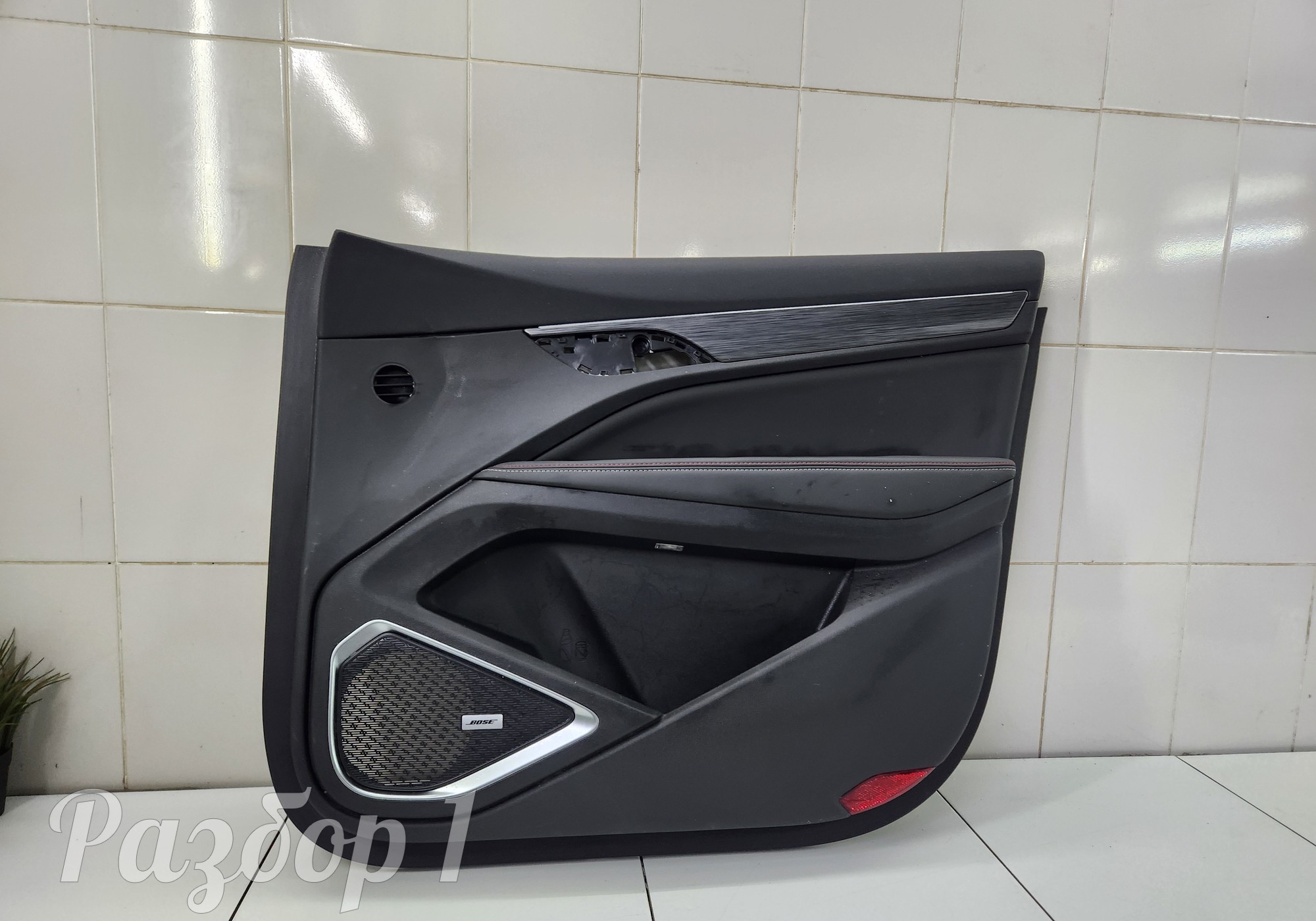 8894087811742 Обшивка двери передняя правая для Geely Tugella (с 2019)