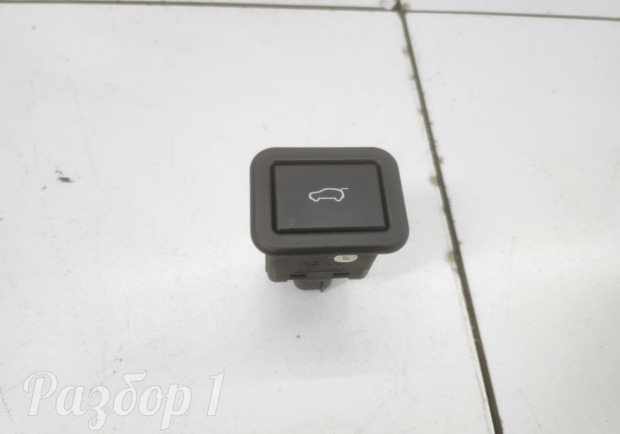 3746710XKW09C8P Кнопка открывания багажника для Haval H3 (с 2024)