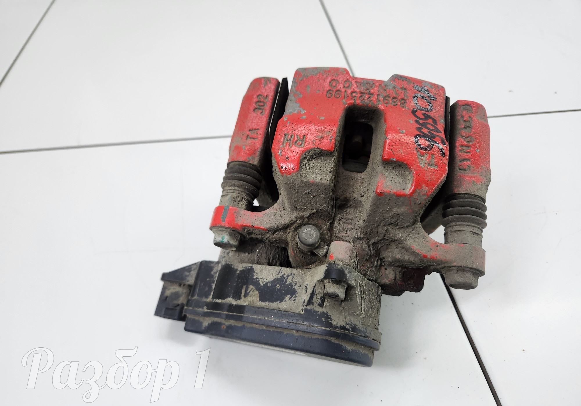 8891225199 Суппорт задний (правый) для Geely Tugella (с 2019)