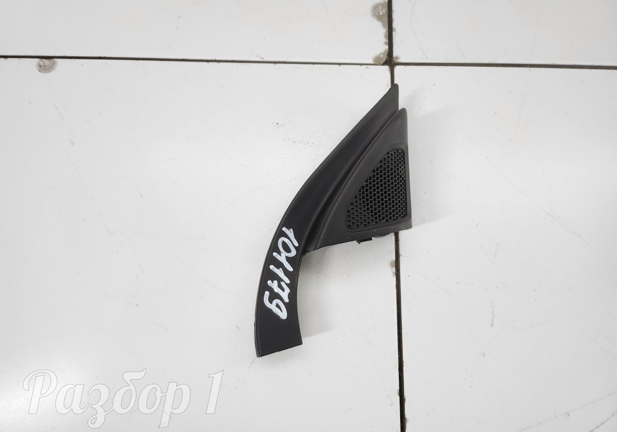 8889529445 Накладка двери передняя правая + динамик для Geely Emgrand (SS11) (с 2021)