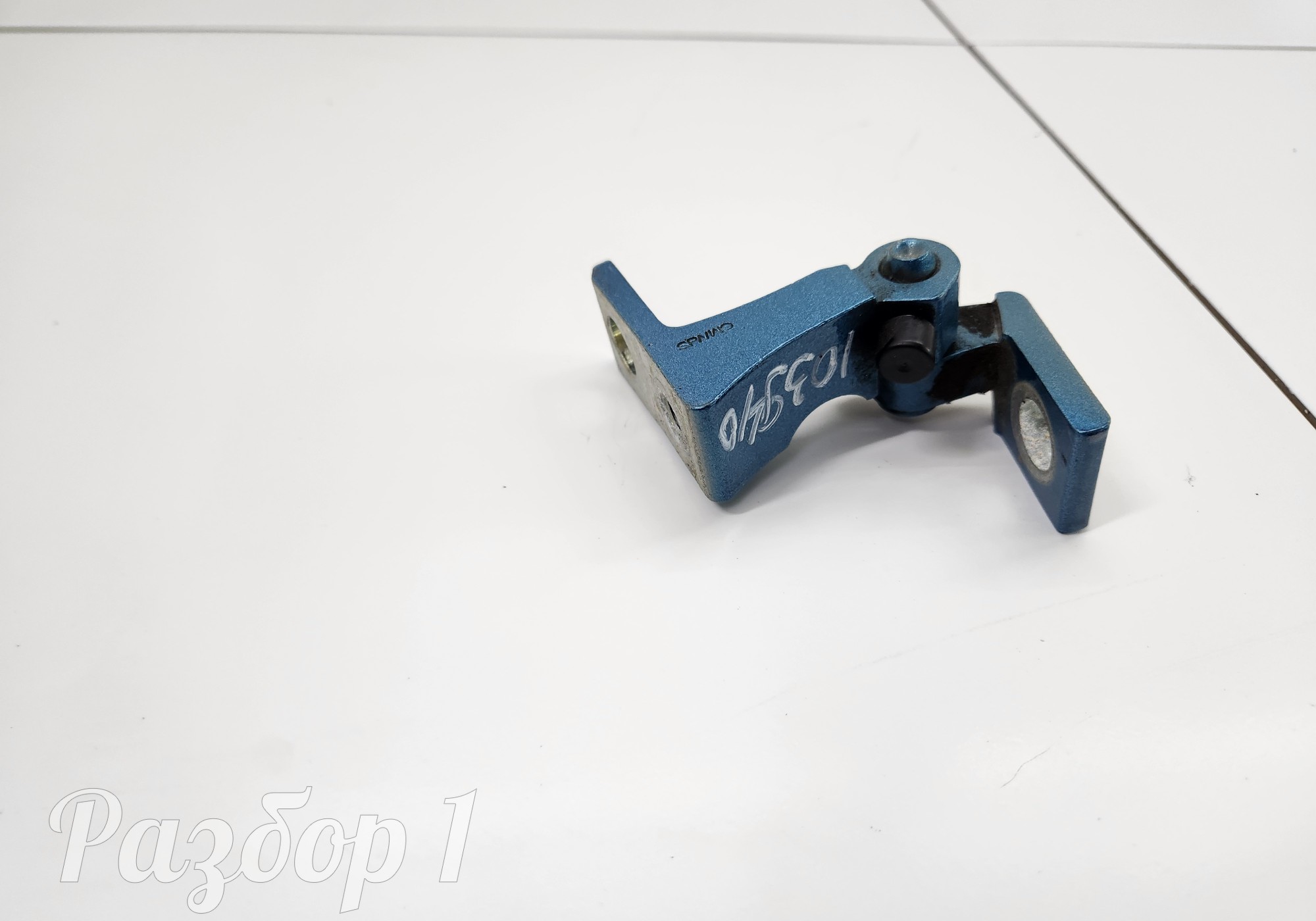 Петля двери задняя левая нижняя для Geely Emgrand (SS11) (с 2021)