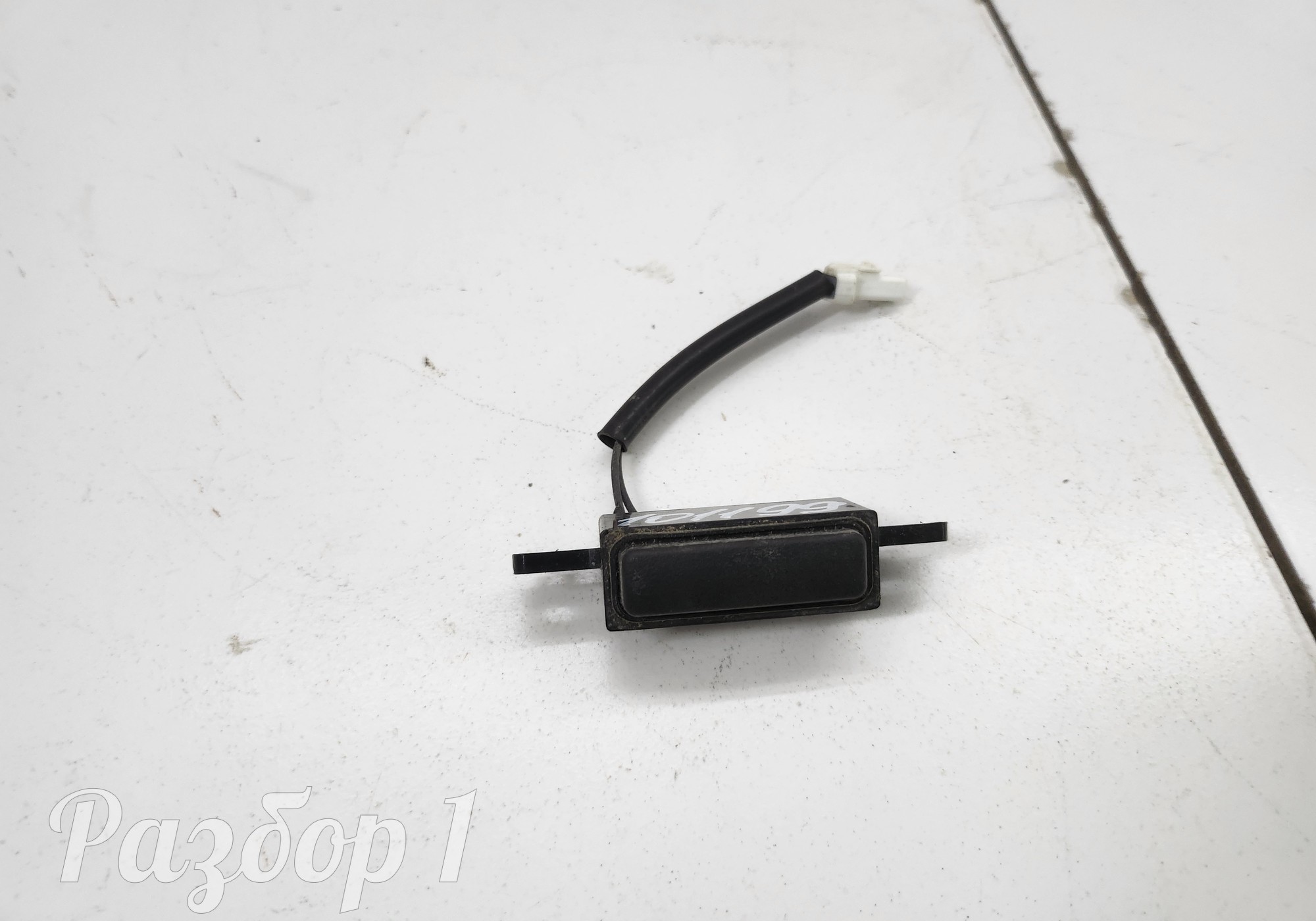 8894385078 Кнопка открывания багажника для Geely Emgrand (SS11) (с 2021)