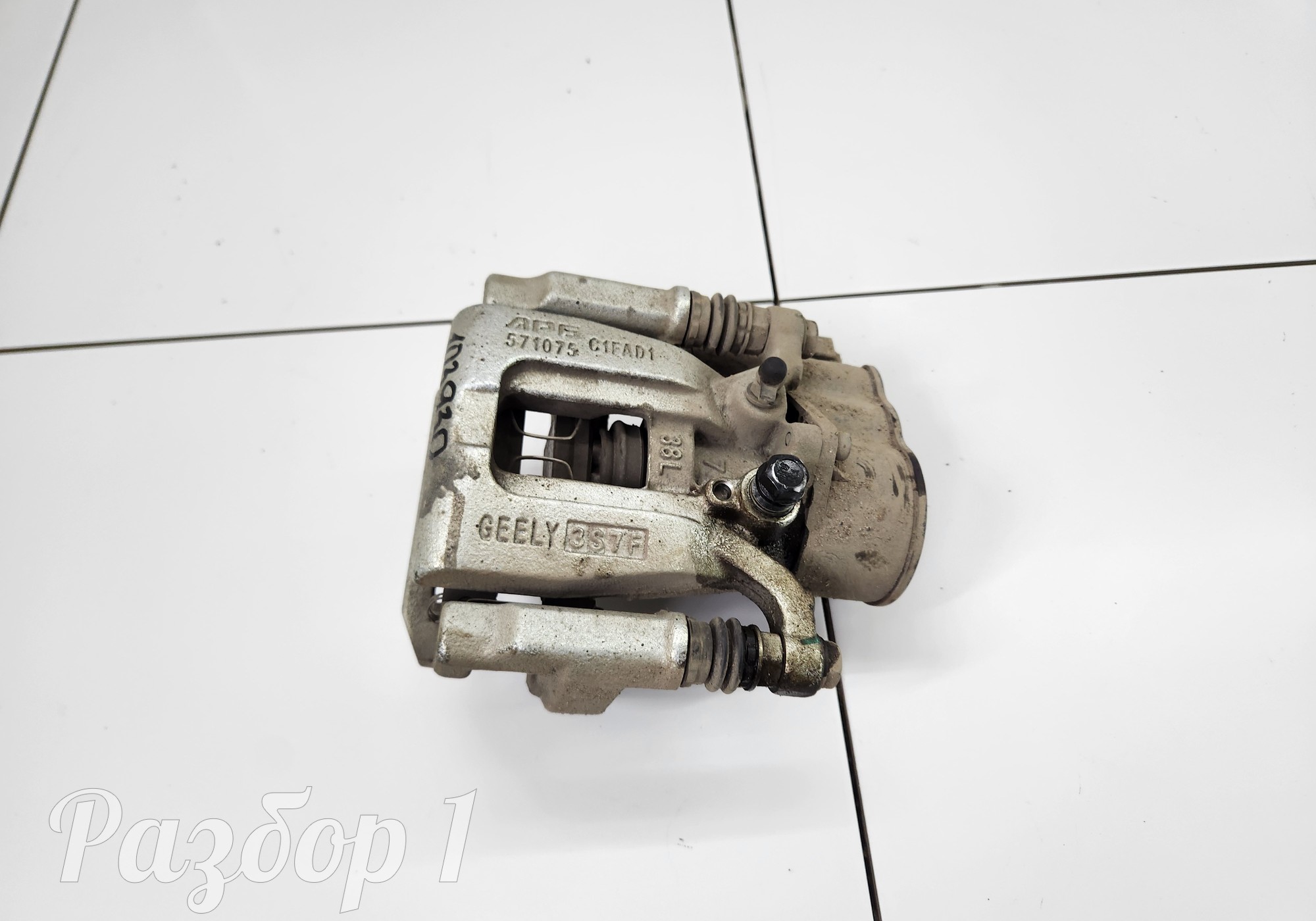 4050089400 Суппорт задний левый для Geely Emgrand (SS11) (с 2021)