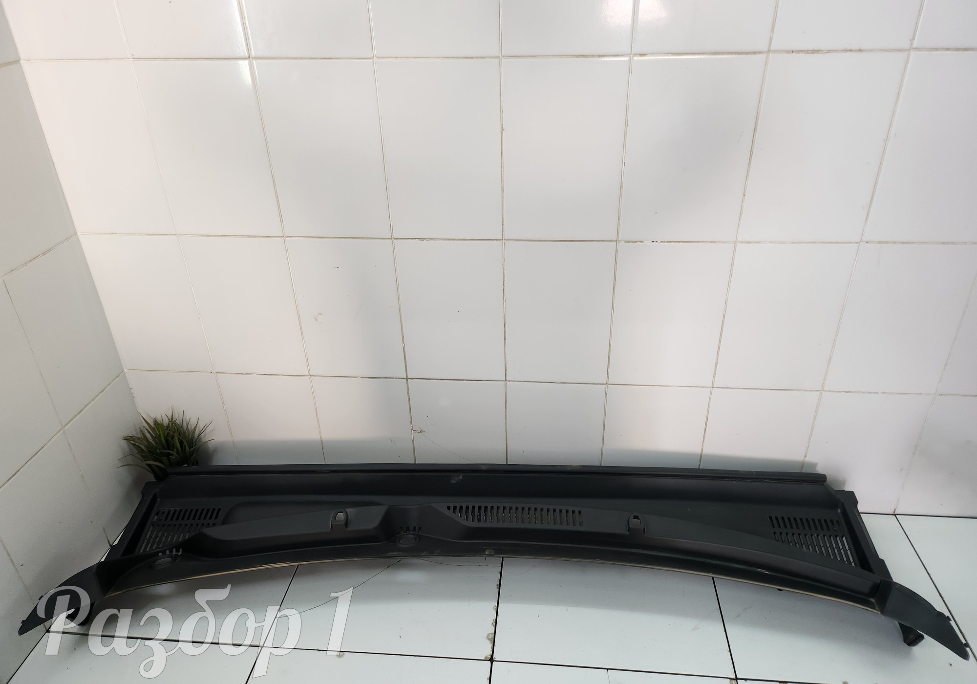8890538454 Решетка стеклоочистителя (планка под лобовое стекло) для Geely Tugella (с 2019)
